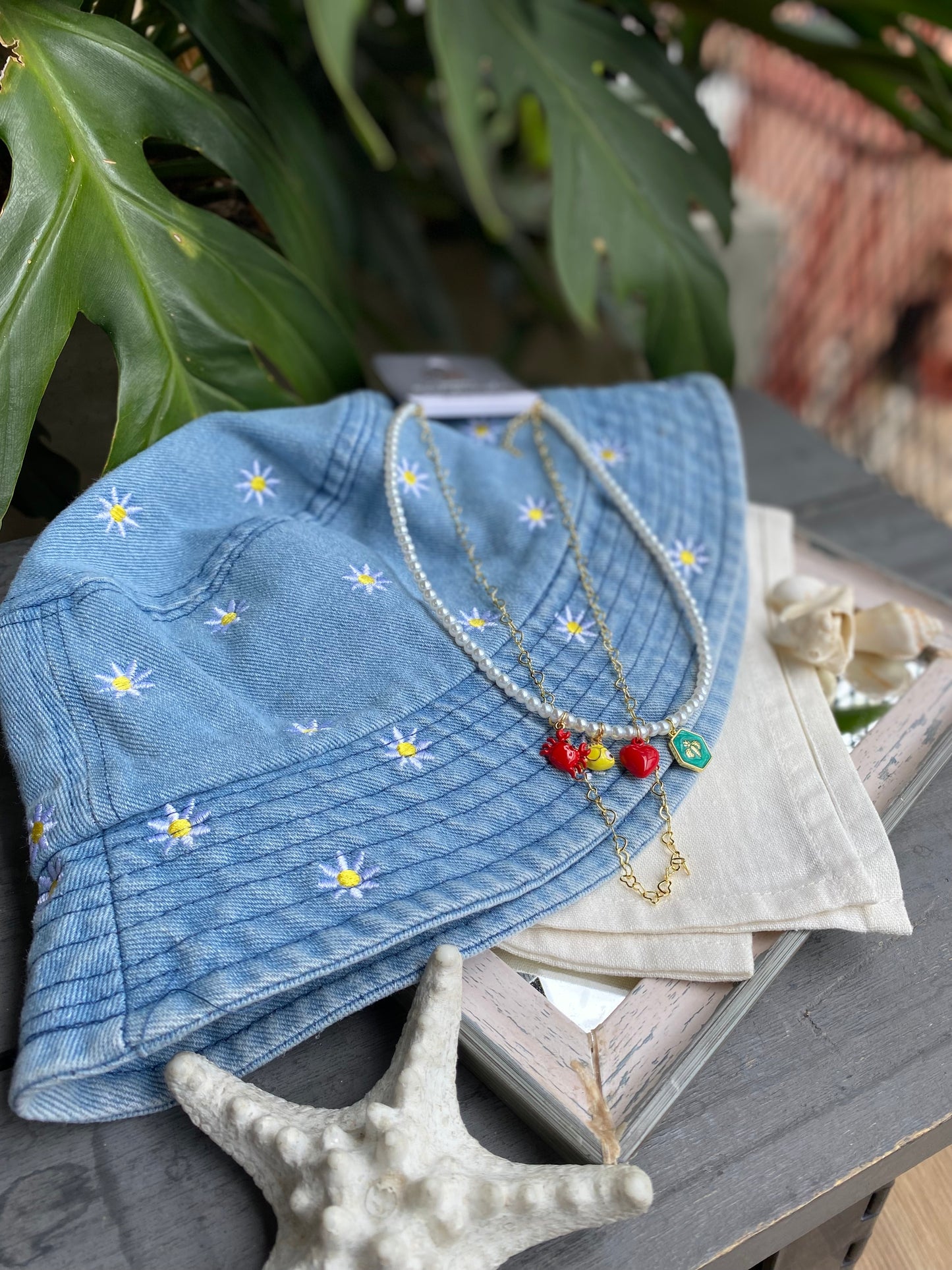 Collar doble perlas y dijes