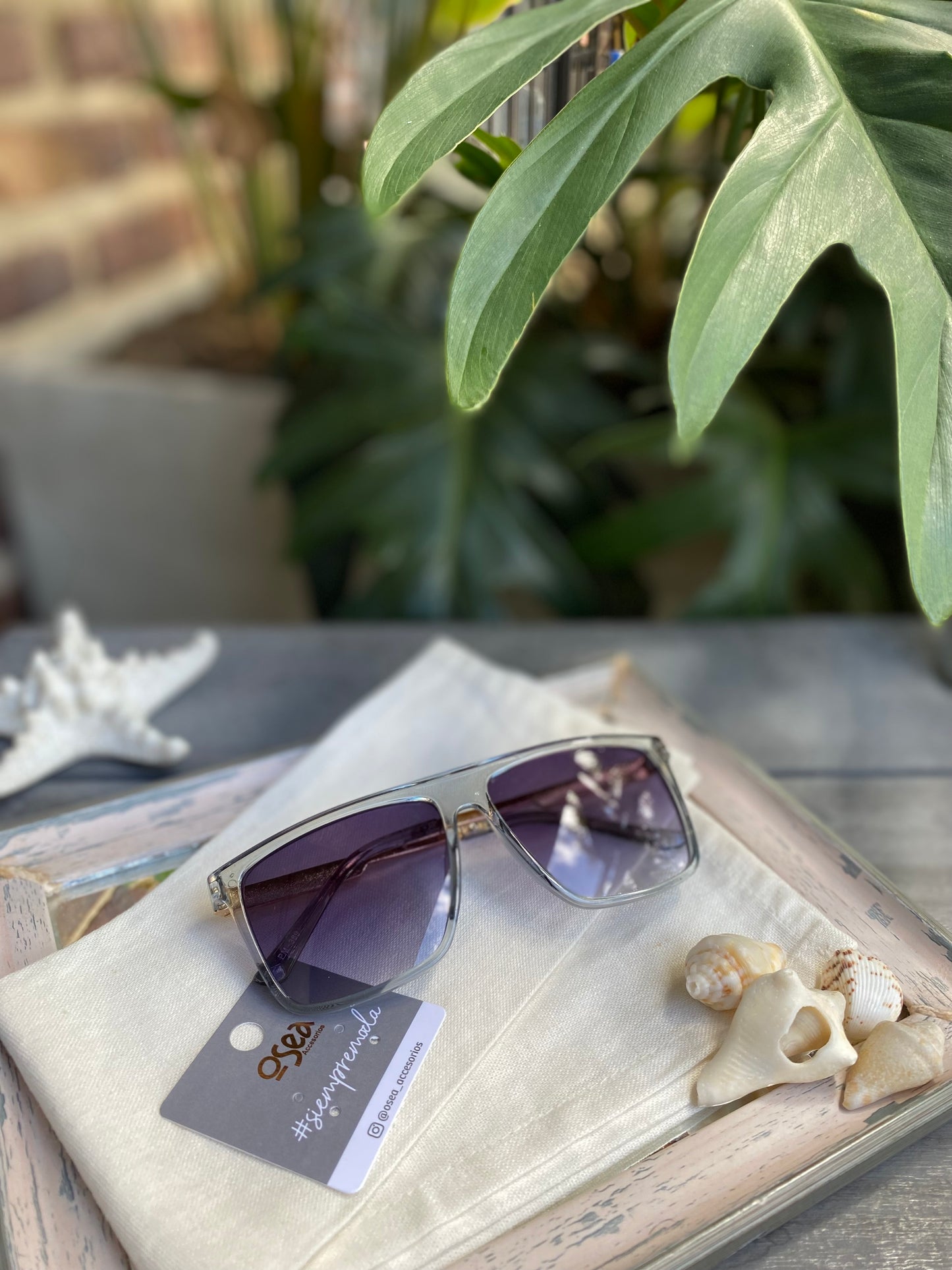 Gafas de sol con encaje dorado