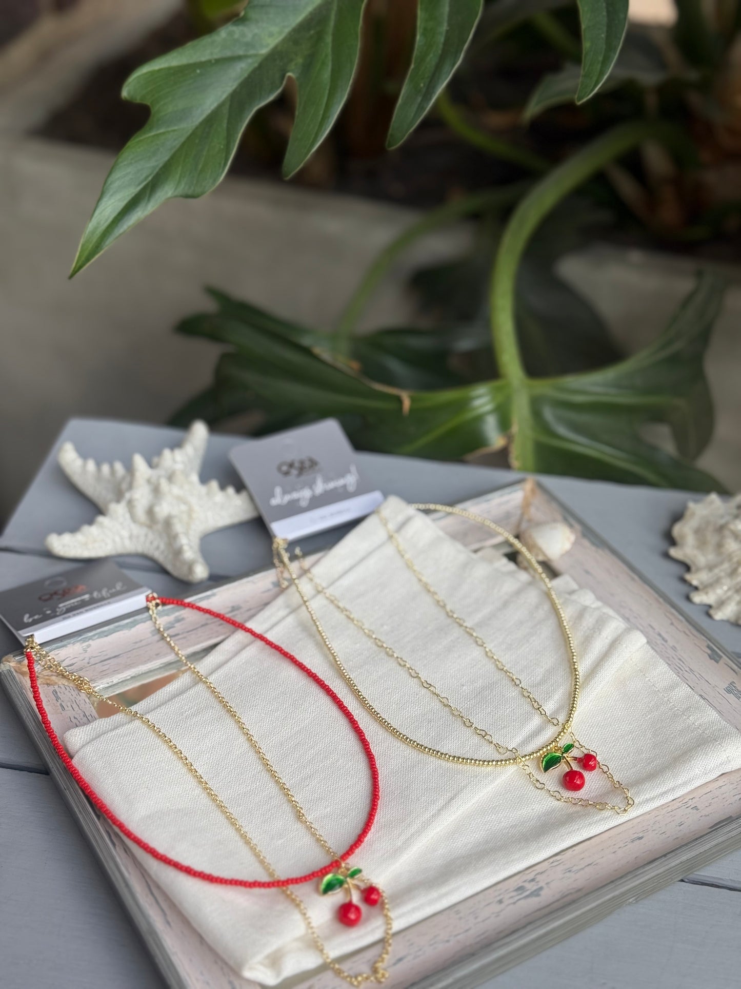 Collar doble mostacillas dije cerezas