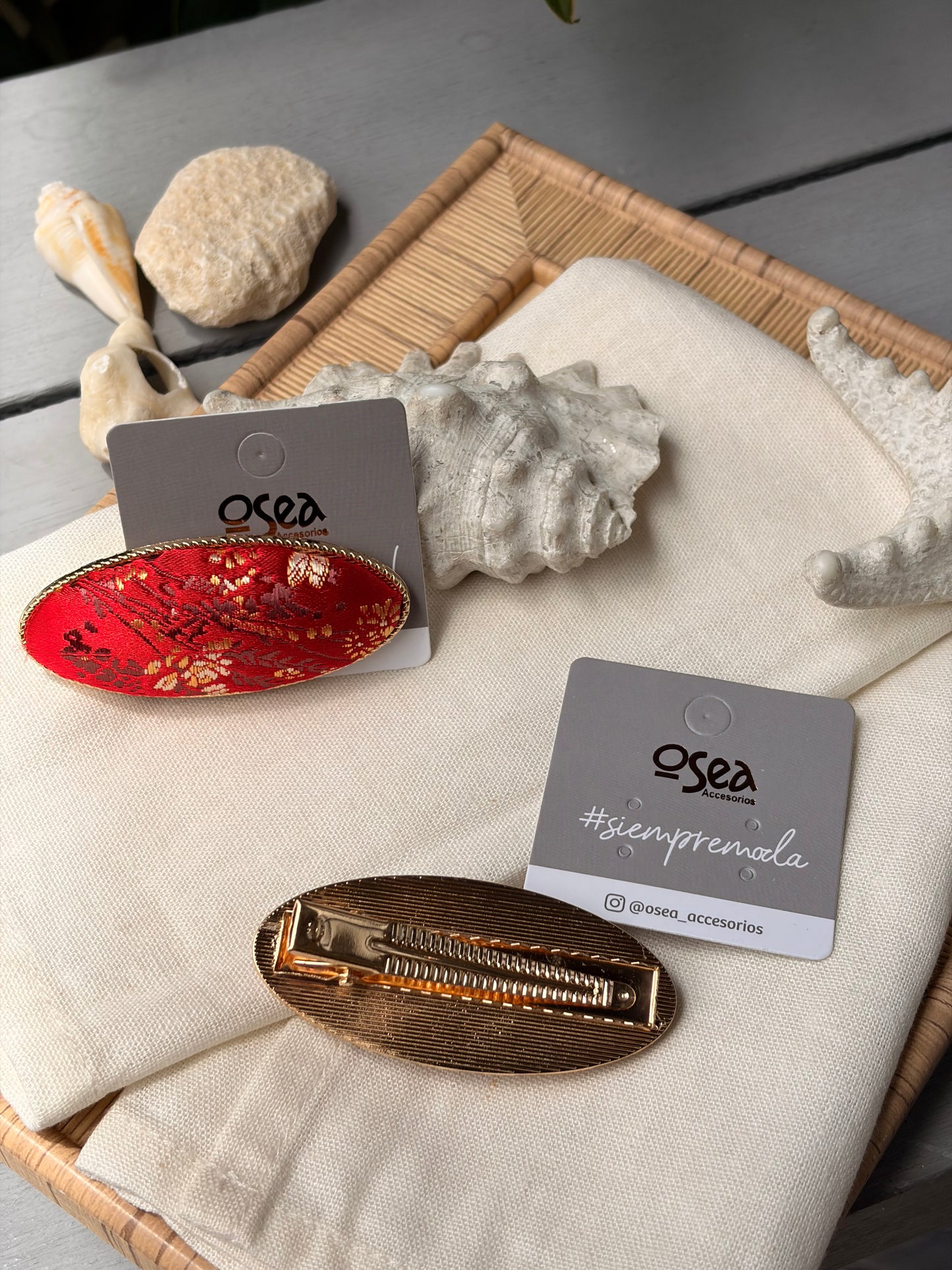 Pinza en tela ovalada