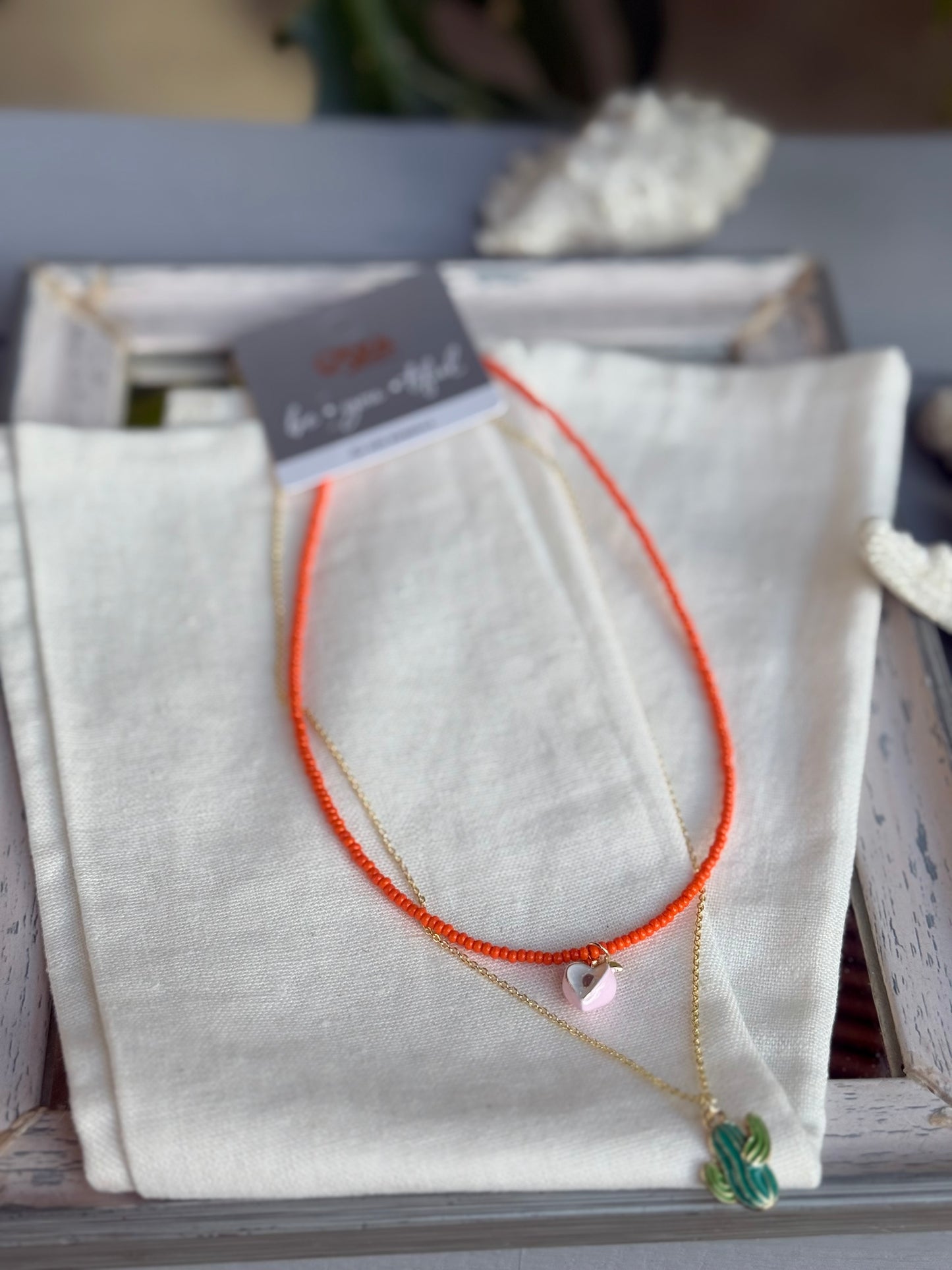 Collar doble mostacillas y cadena dijes