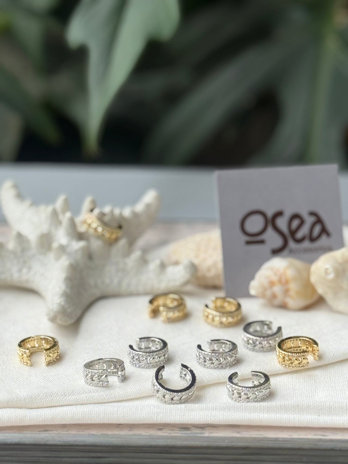Earcuff corazones y piedras laterales