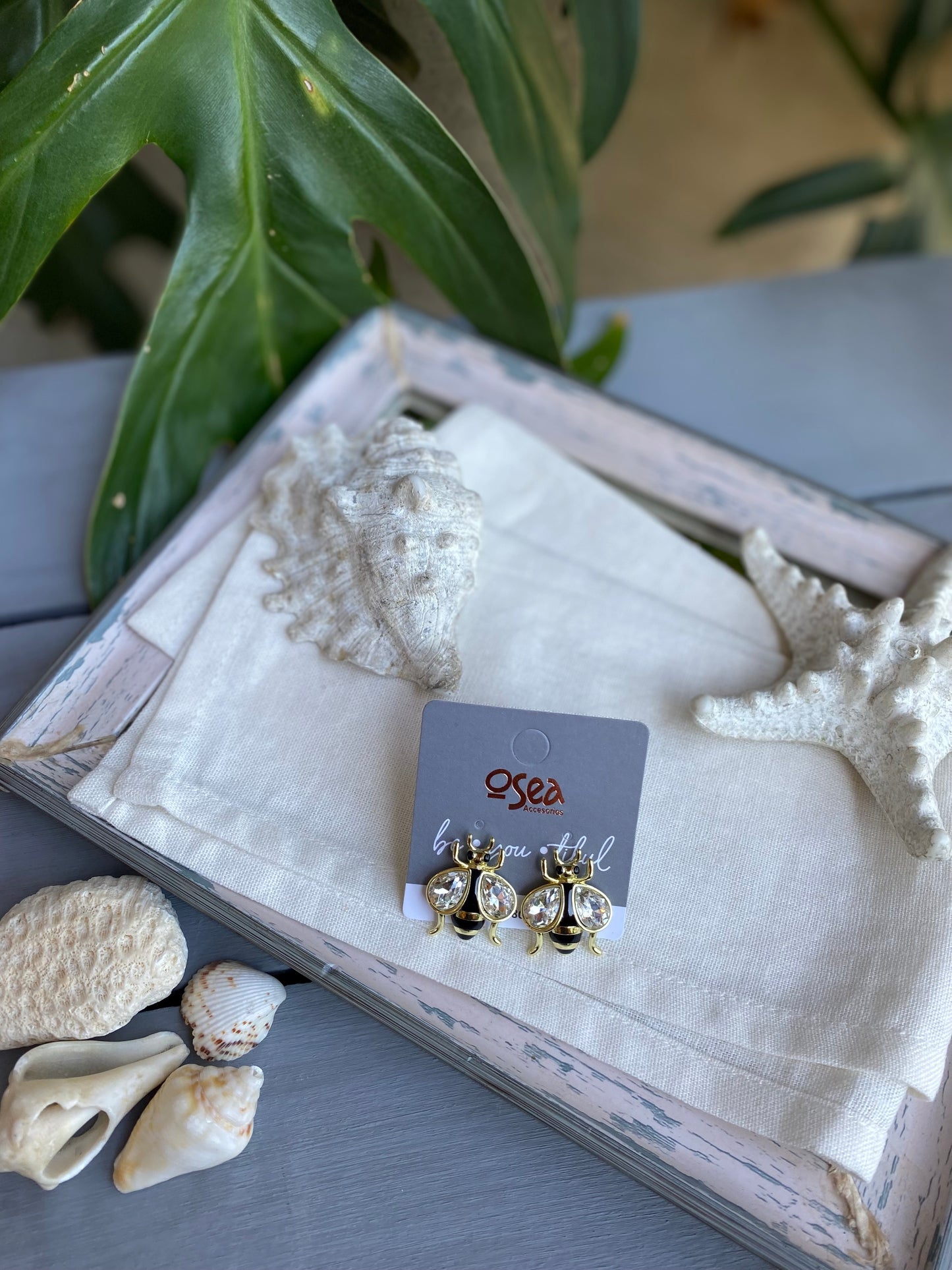 Topos rodinados de abeja con piedra tipo cristal