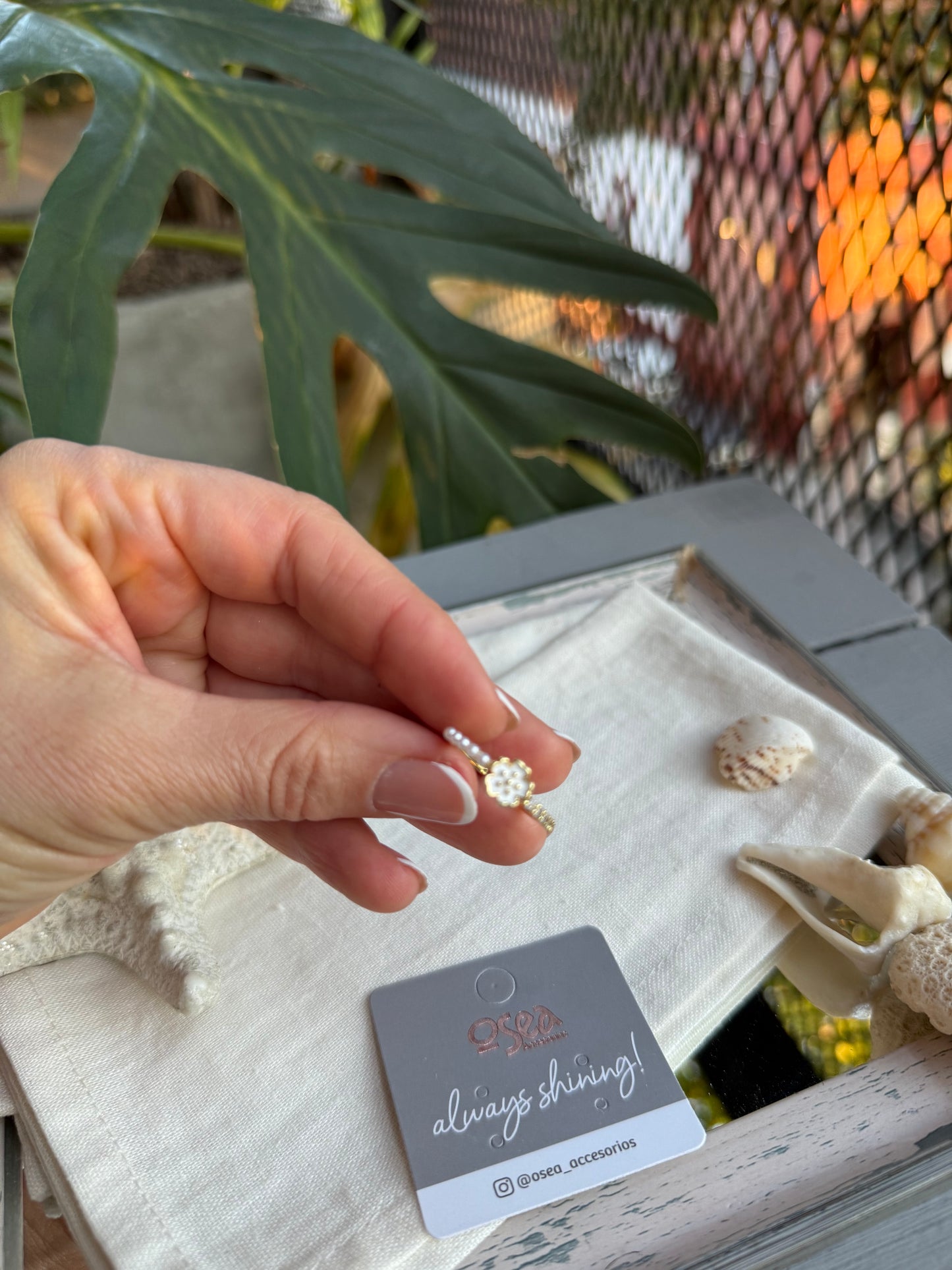 Anillo delicado flor