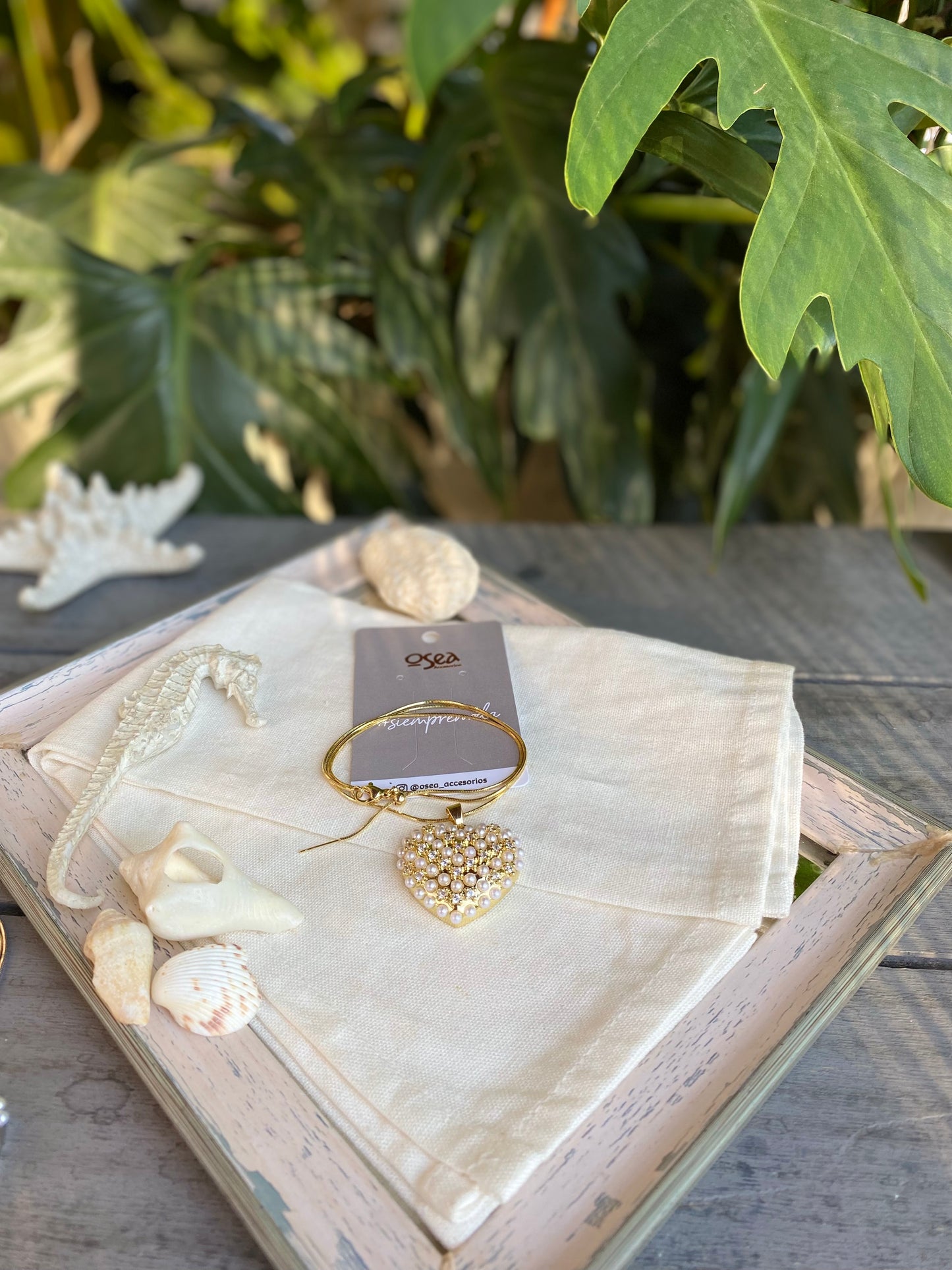 Cadena rodinada ajustable con dije de corazón con perlas