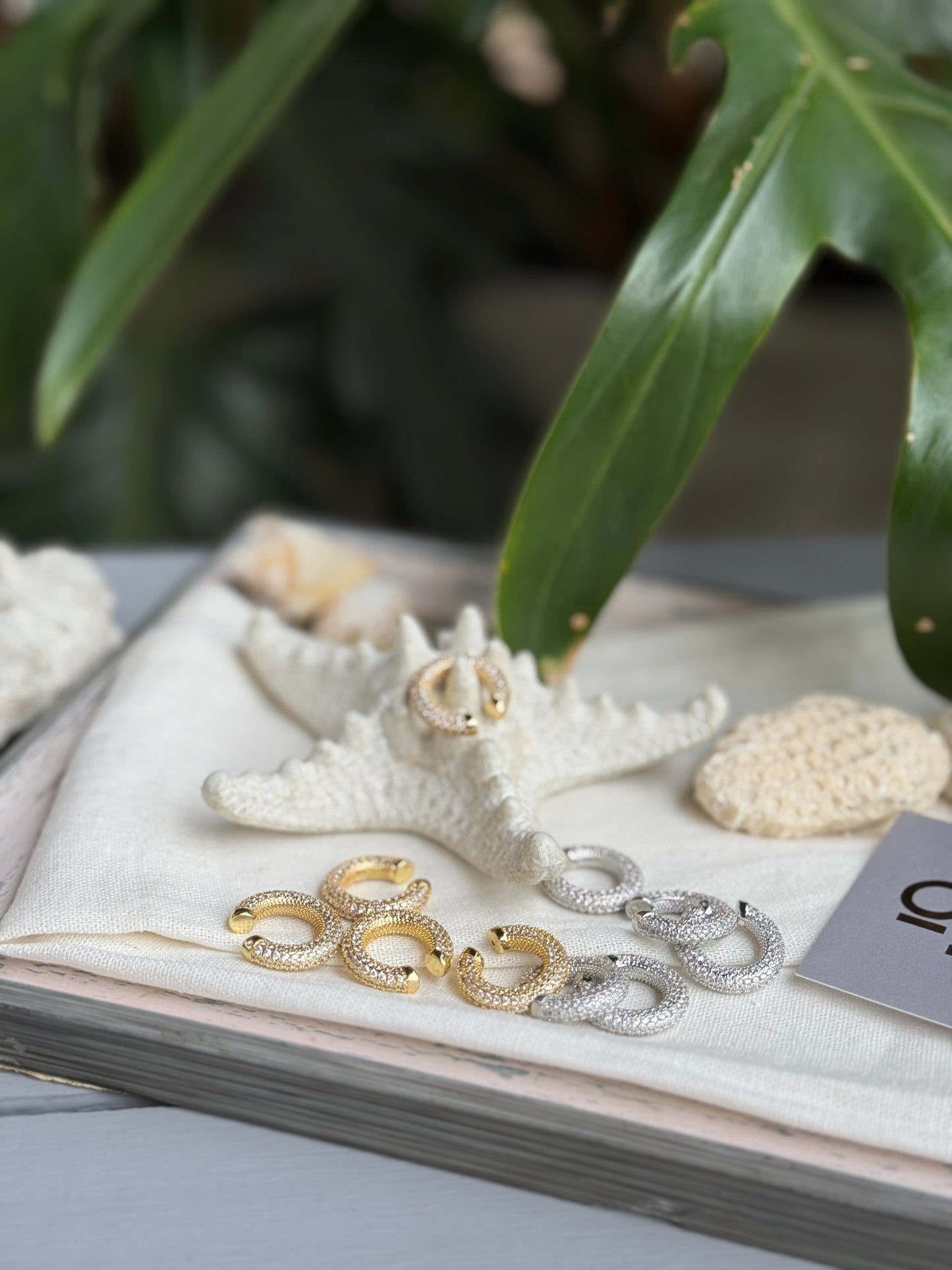 Earcuff rodinado piedras regulares