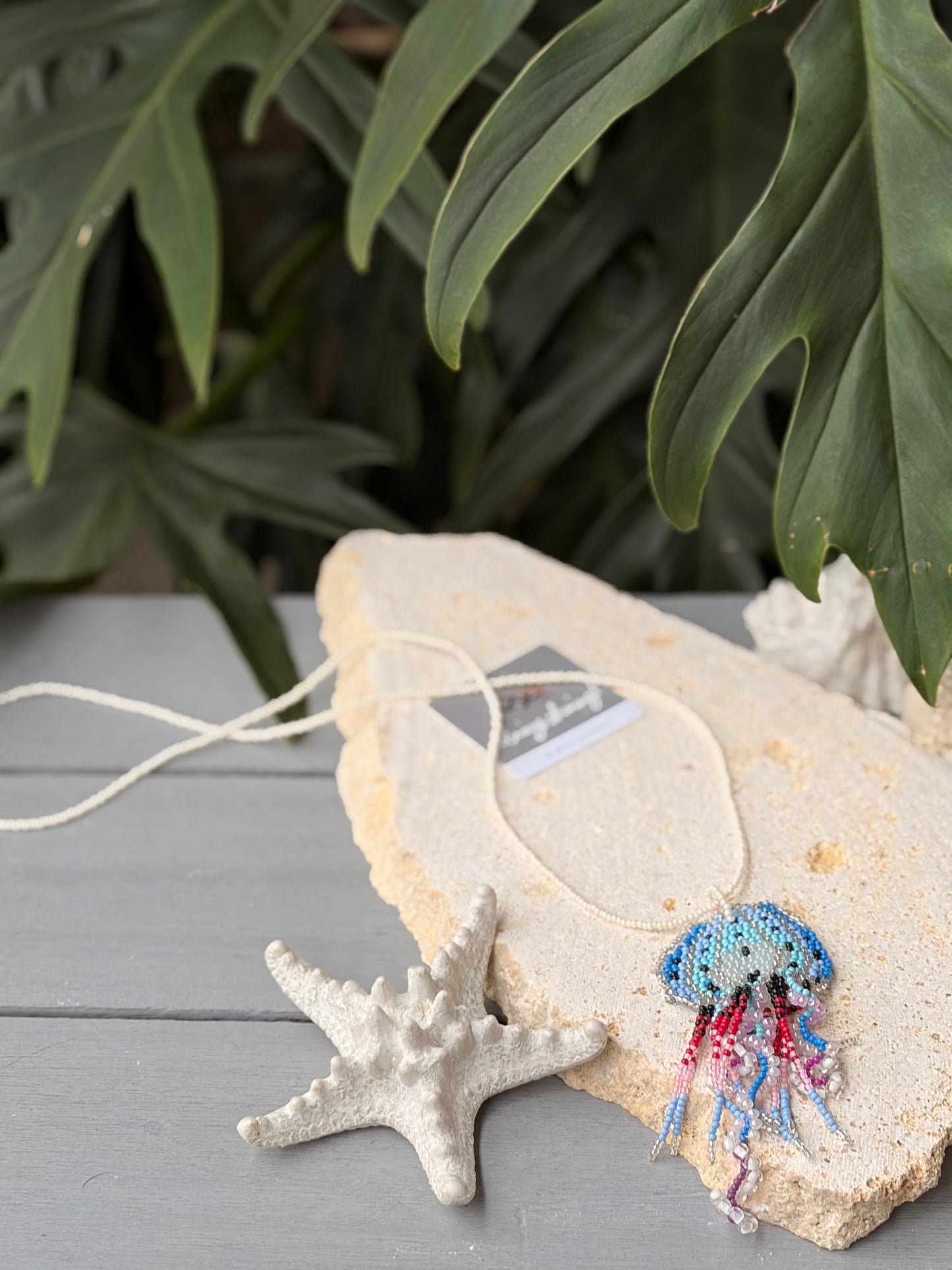 Collar largo medusa en mostacilla