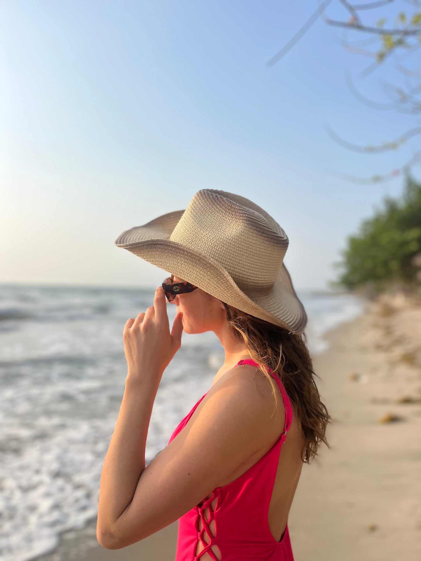 Sombrero playero tipo vaquero