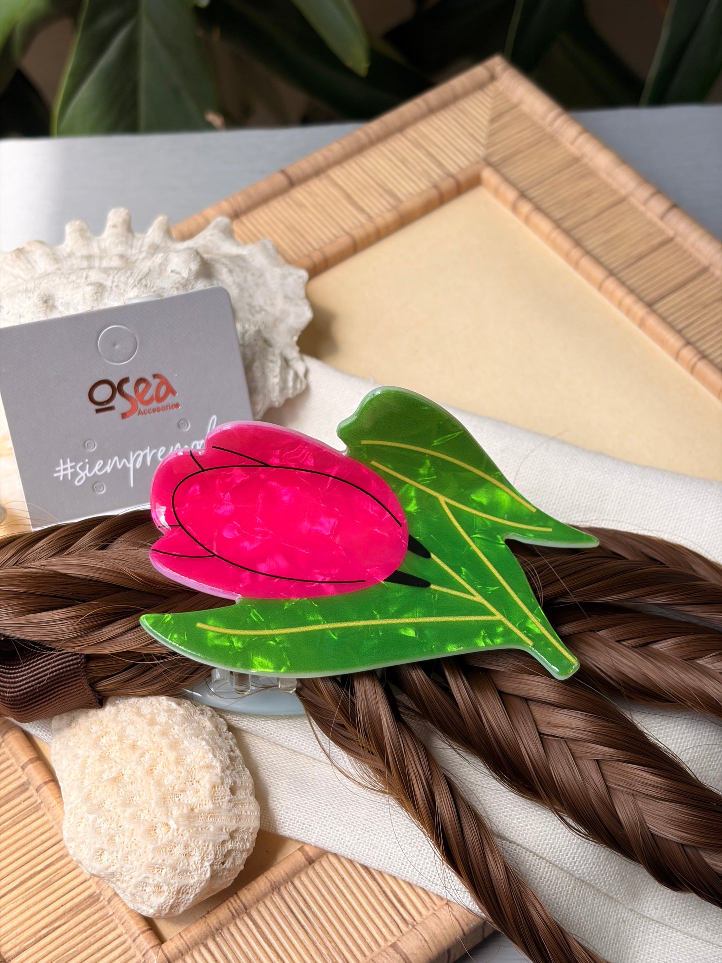 Caimá hair clip de tulipán tipo nácar