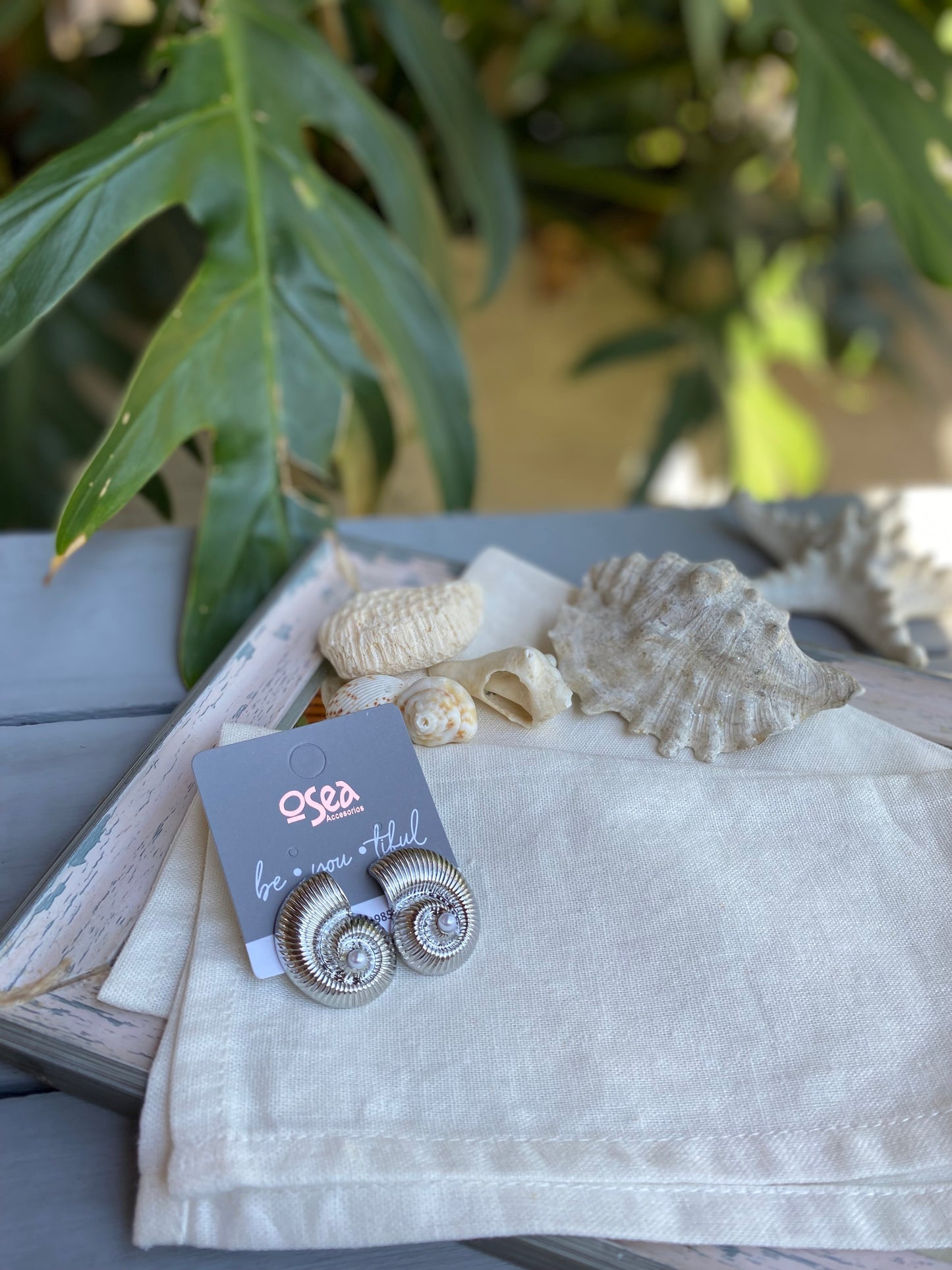 Topos caracol con perla en oro golfied
