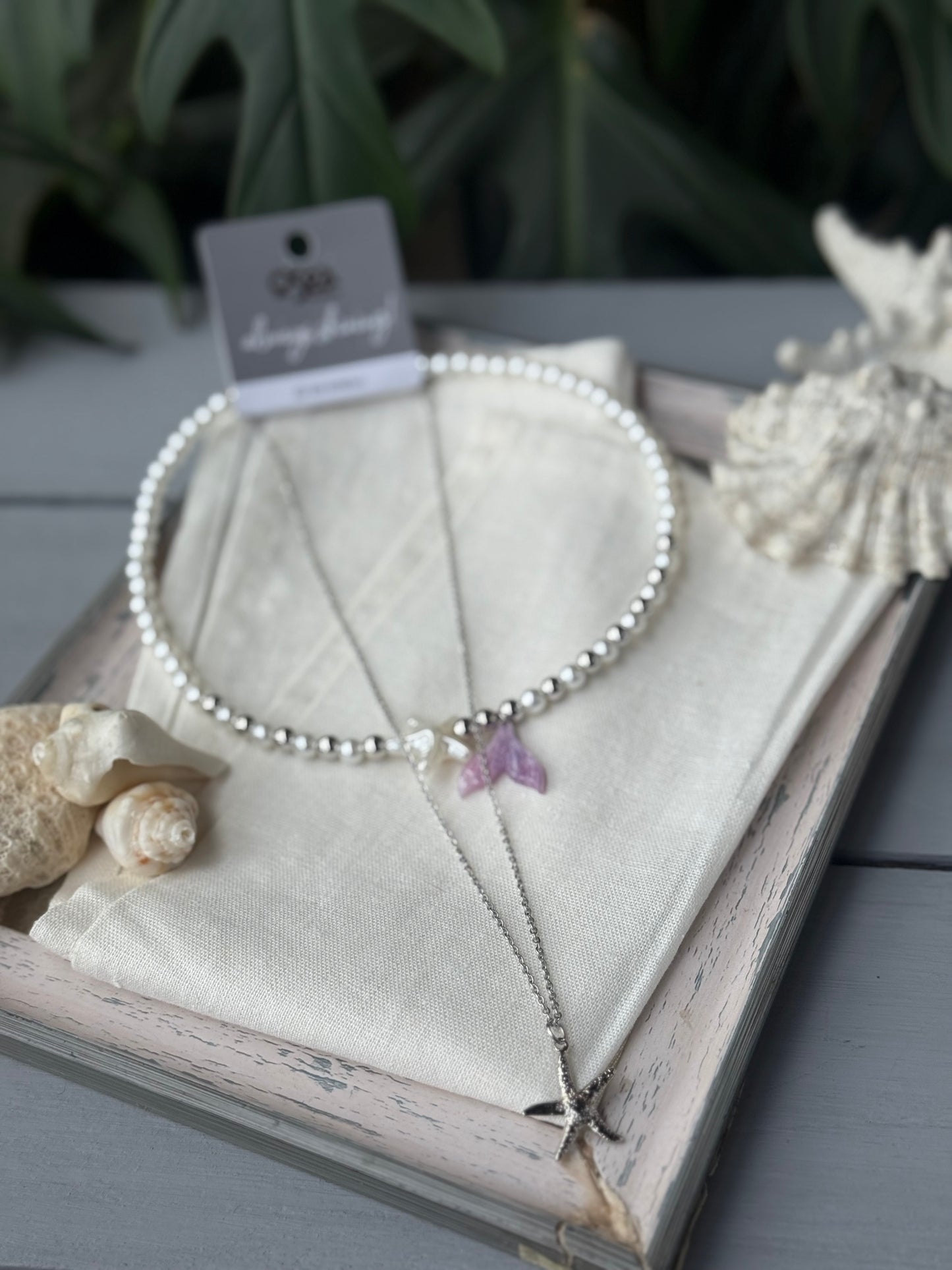 Collar doble en perlas y dijes de mar