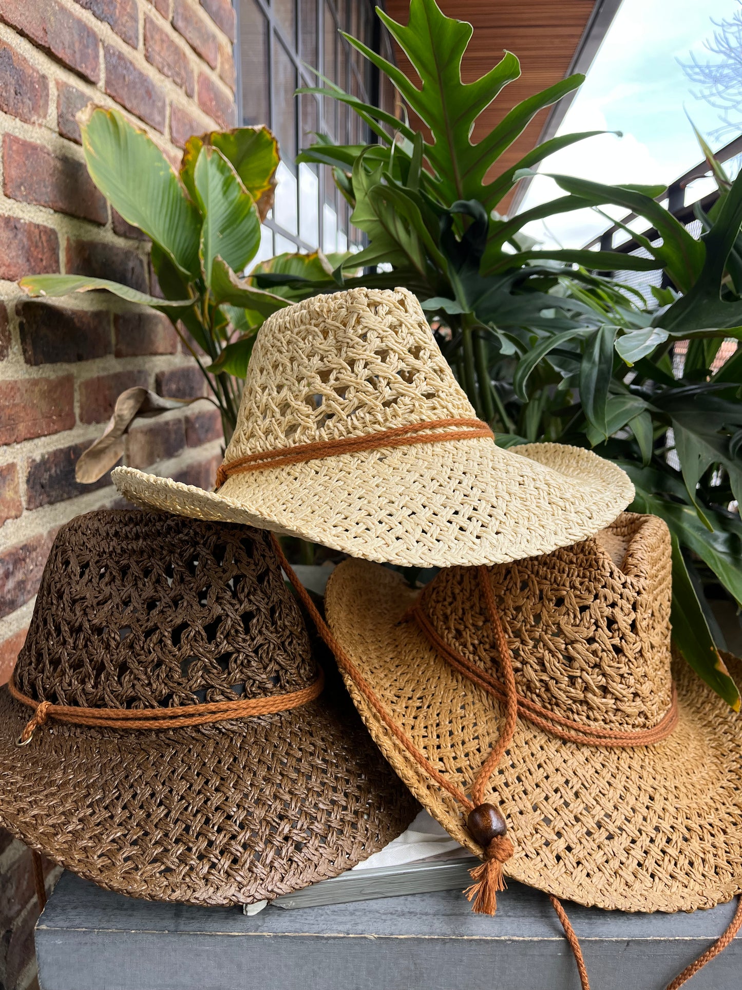 Sombrero tipo vaquero macramé con cordón