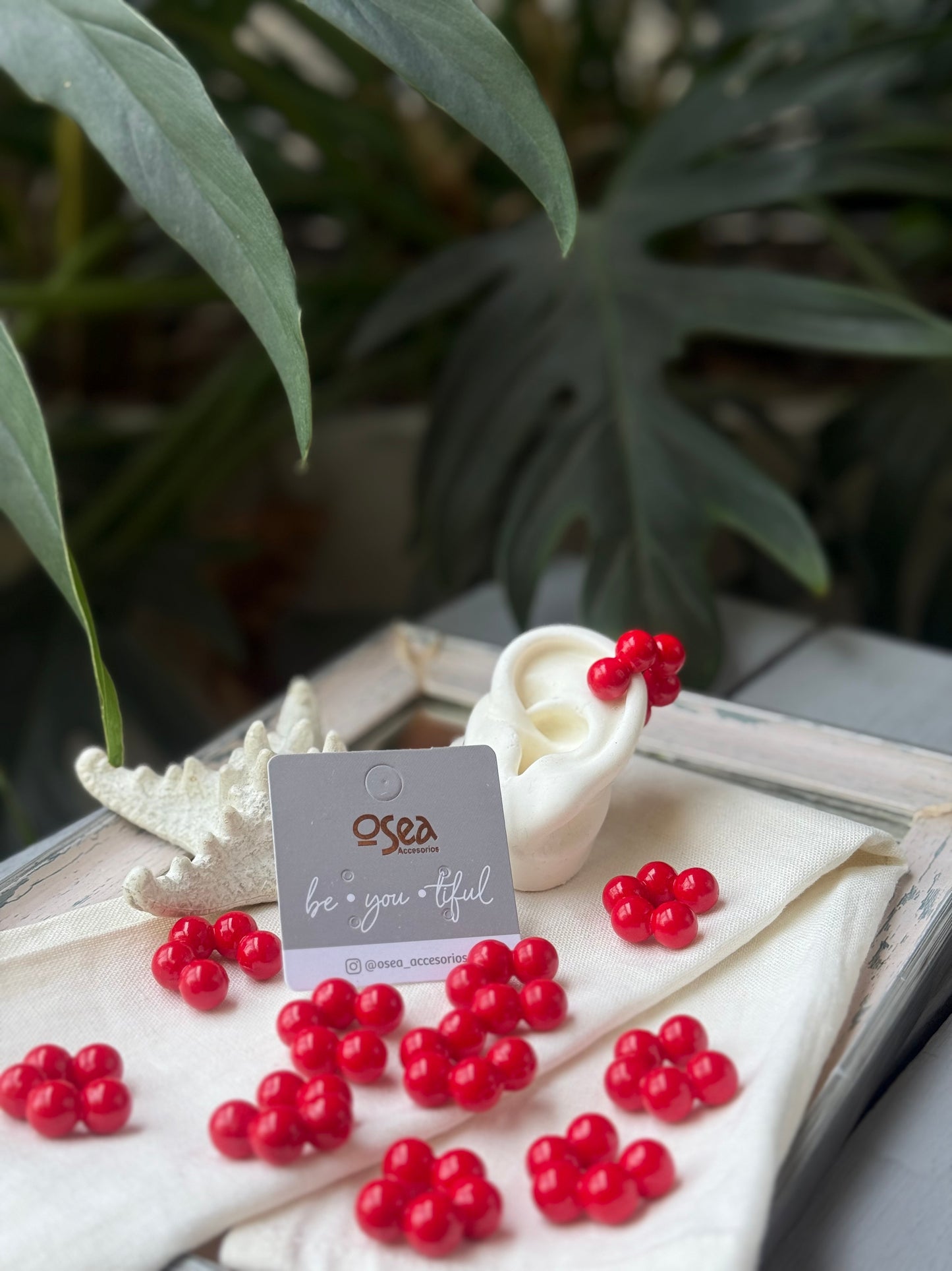 Earcuff bolas rojas