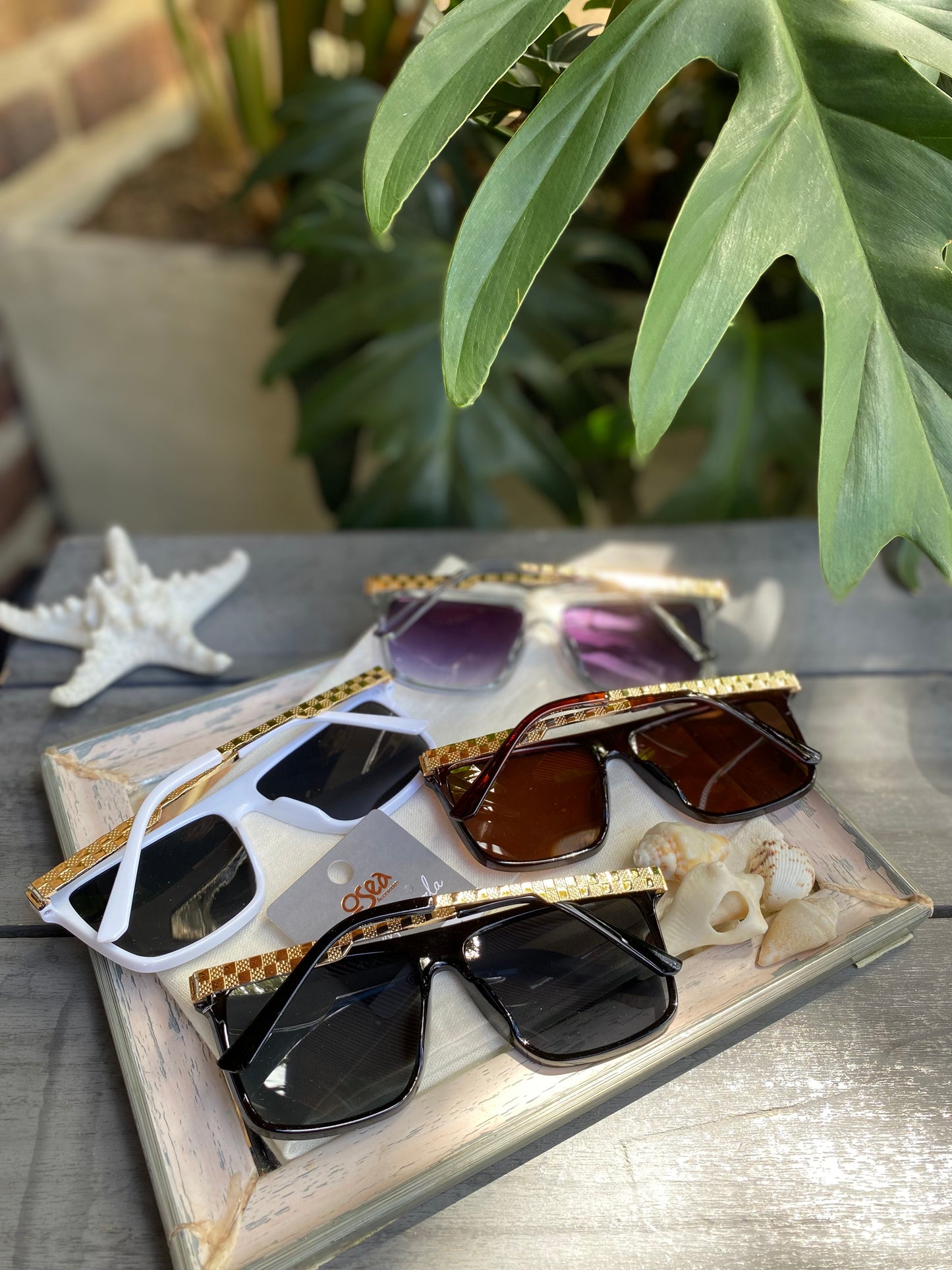 Gafas de sol con encaje dorado