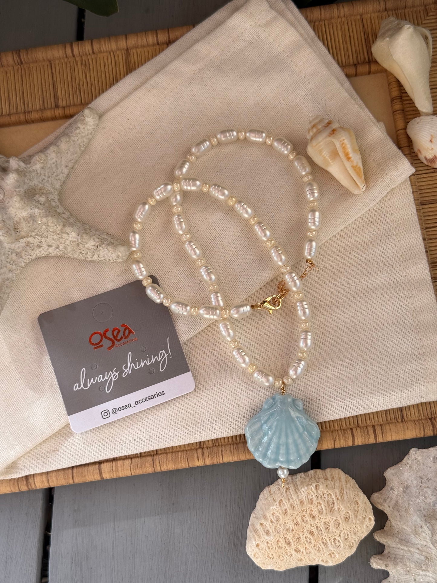 Collar perlas dije concha pastel