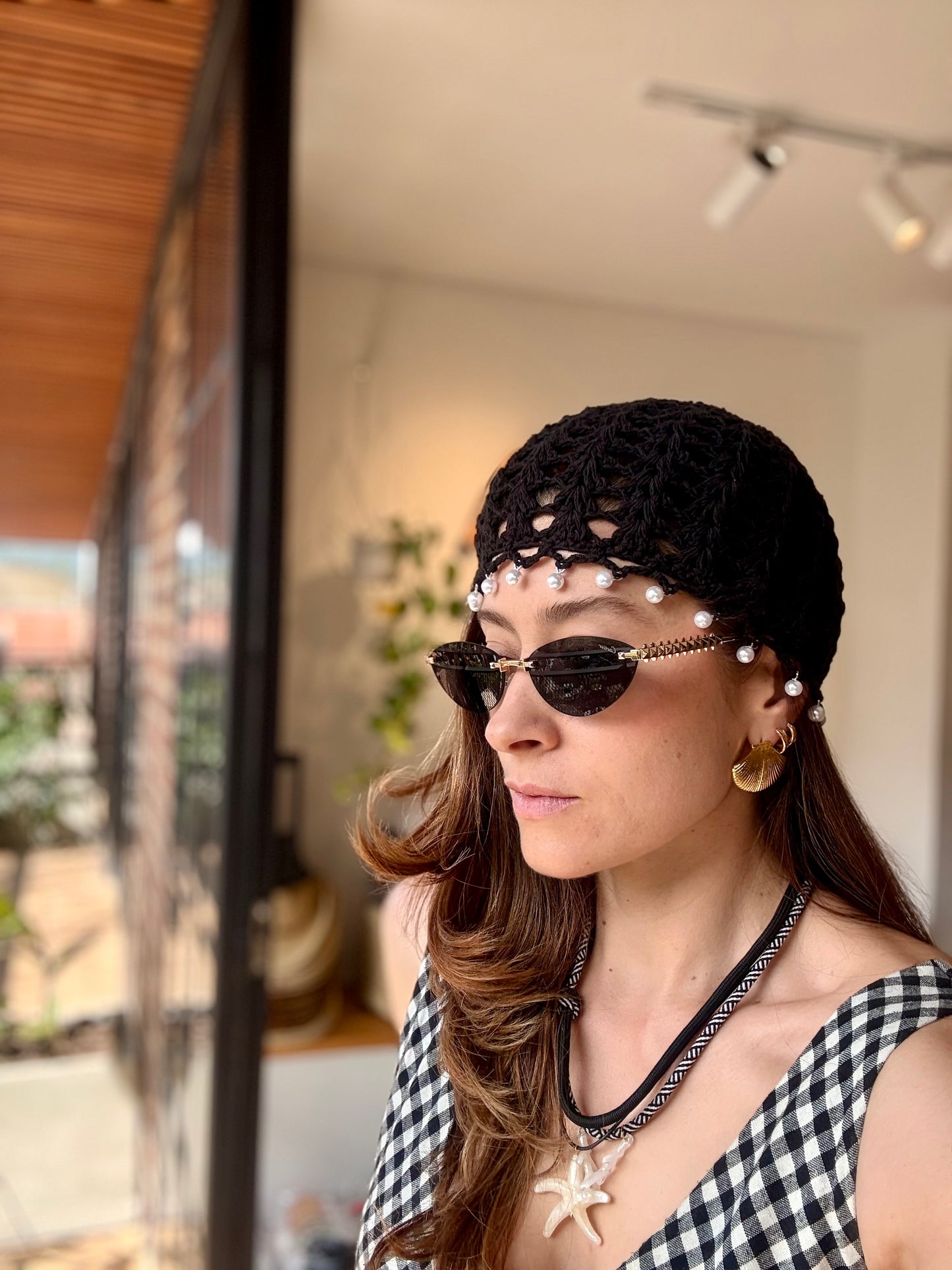 Gorro tejido en macramé perlas