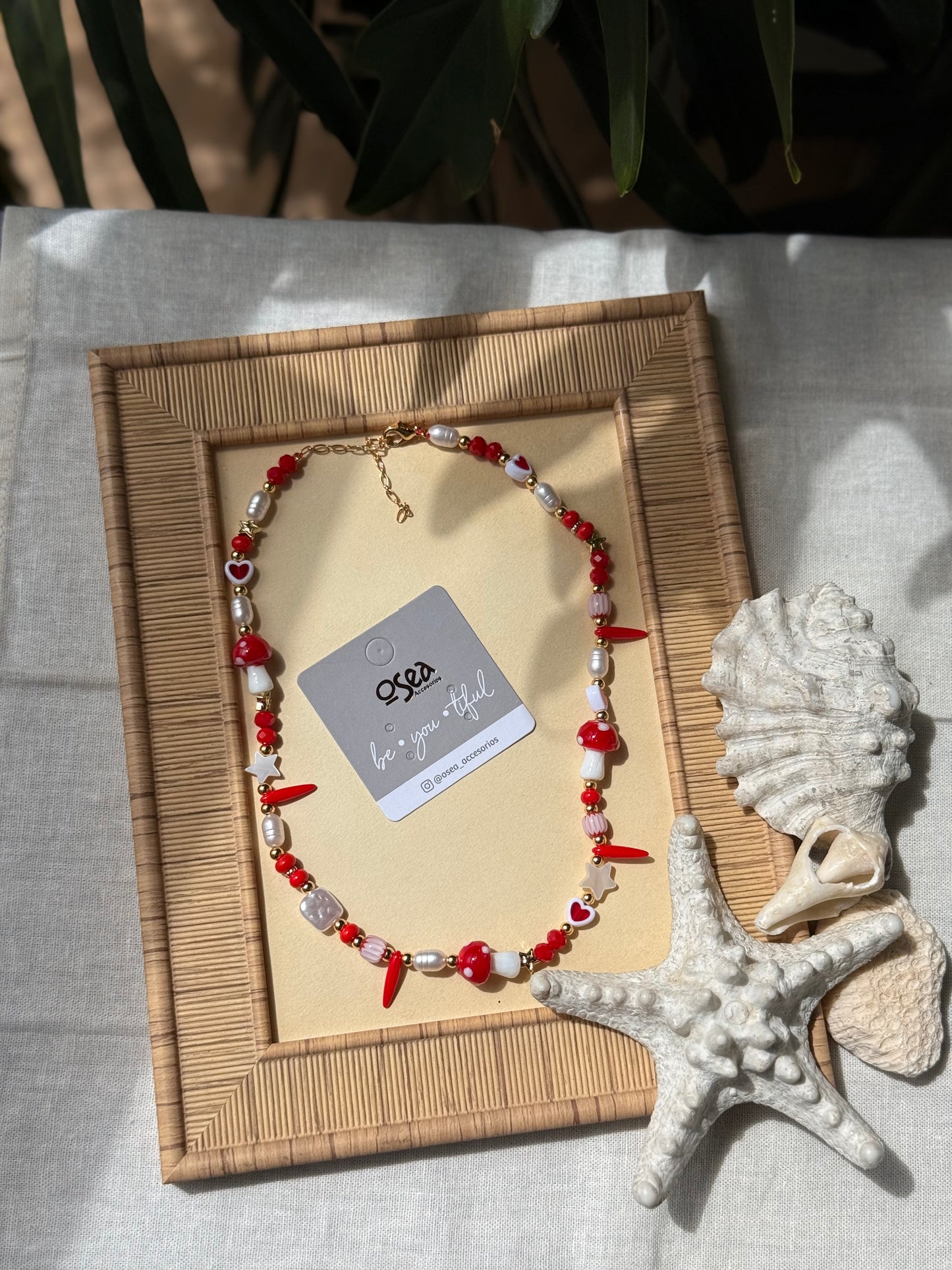 Collar corto hongos y corazones