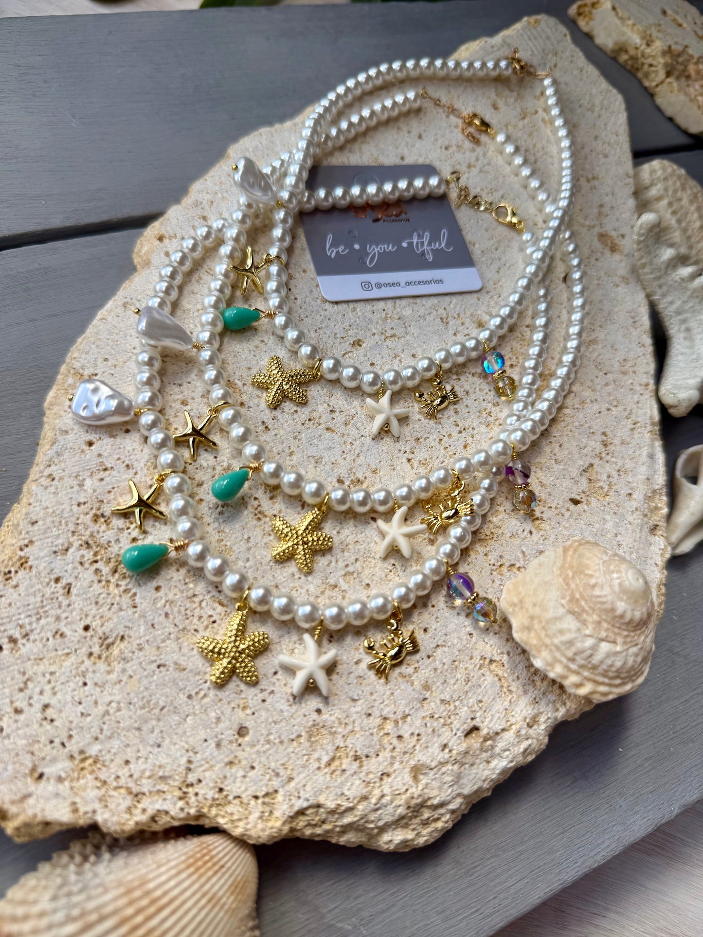Collar perlas y dijes