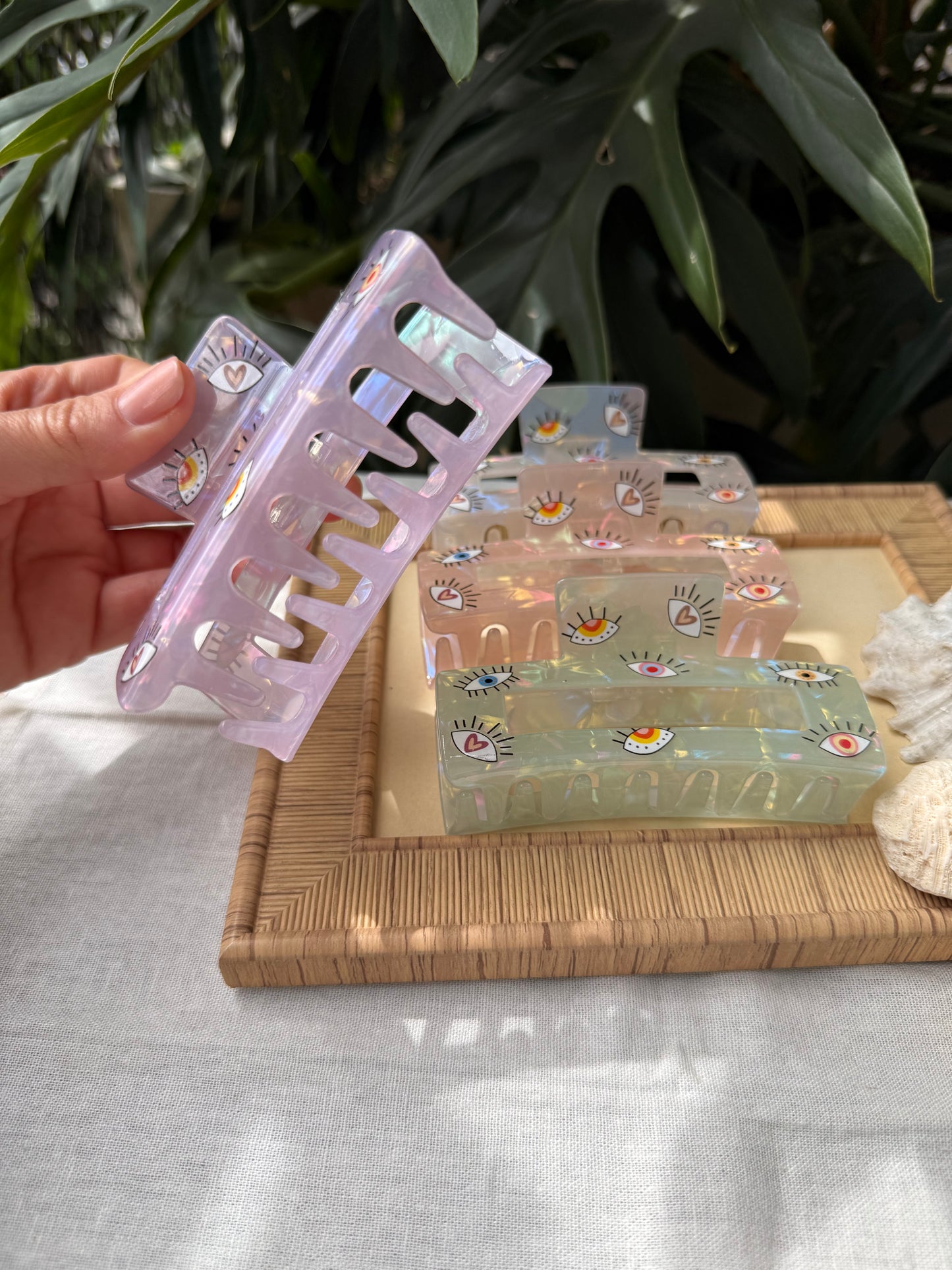 Caimán grande tipo nácar ojos