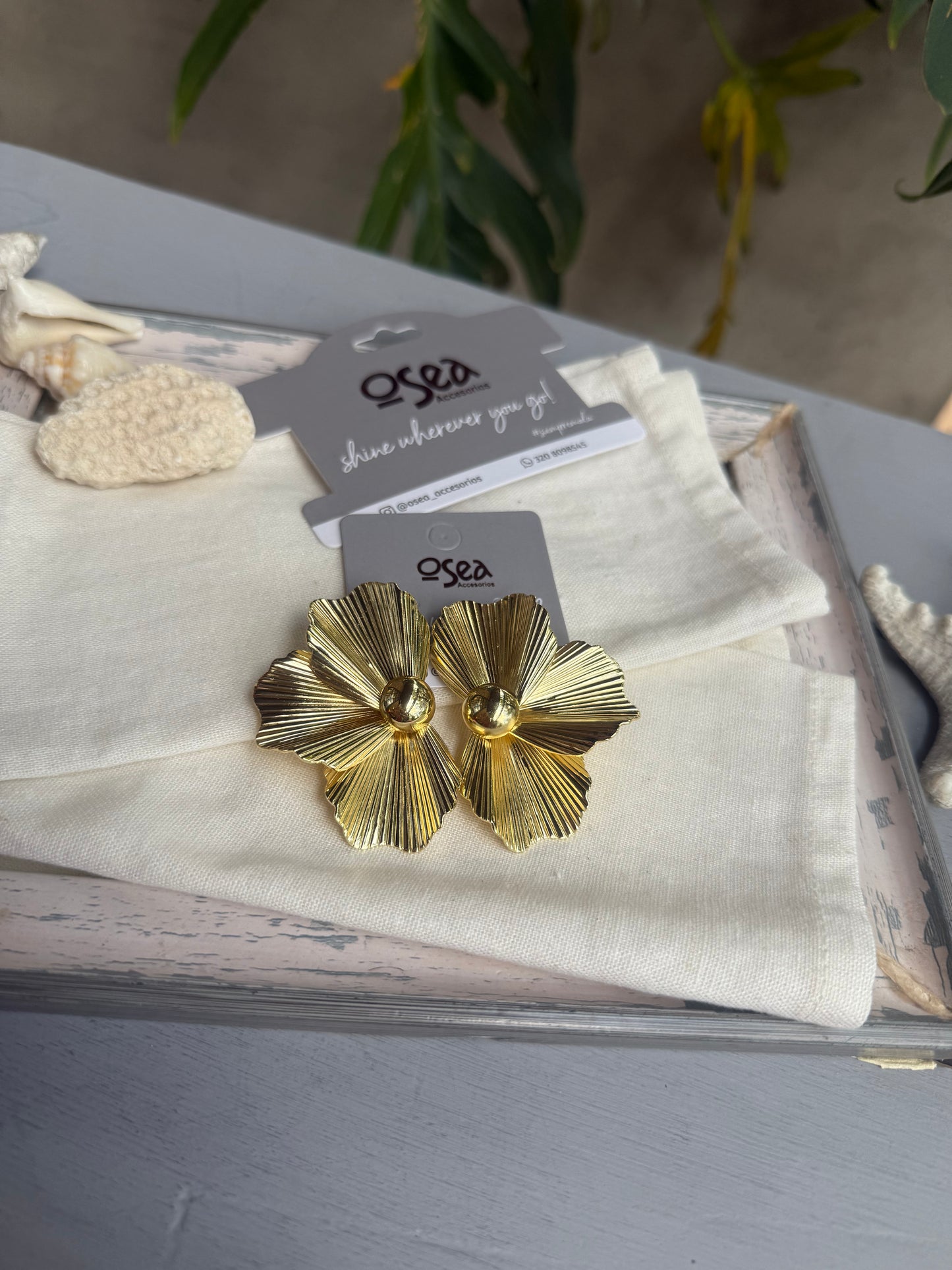 Arete media flor grande