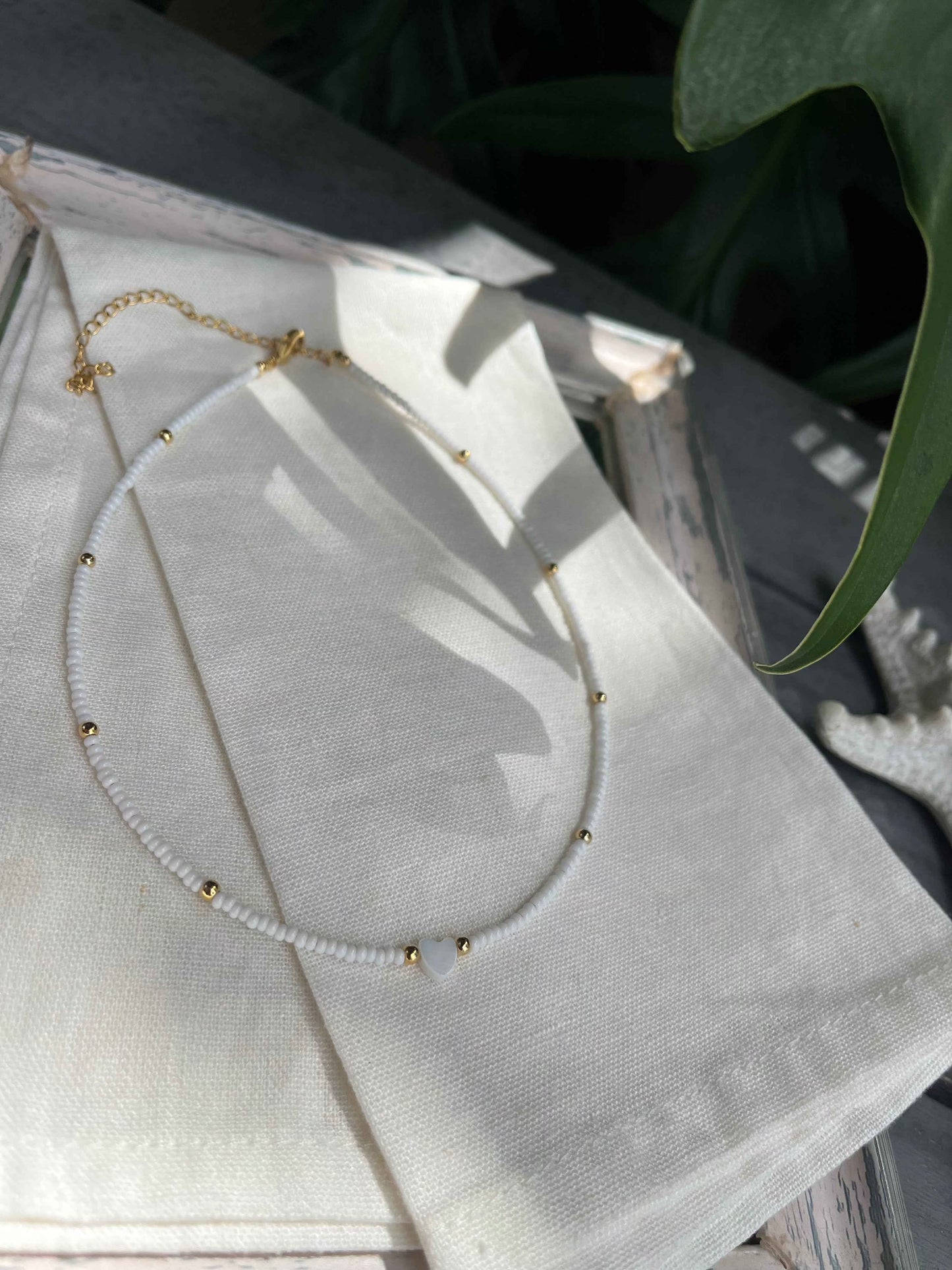 Choker mostacilla corazón nacar