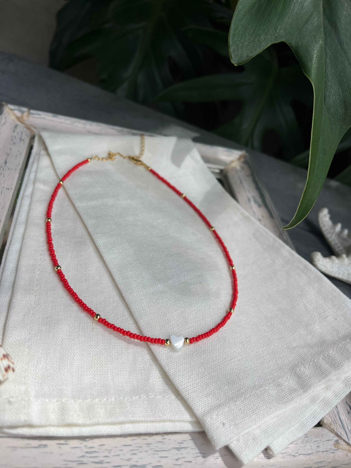 Choker mostacilla corazón nacar