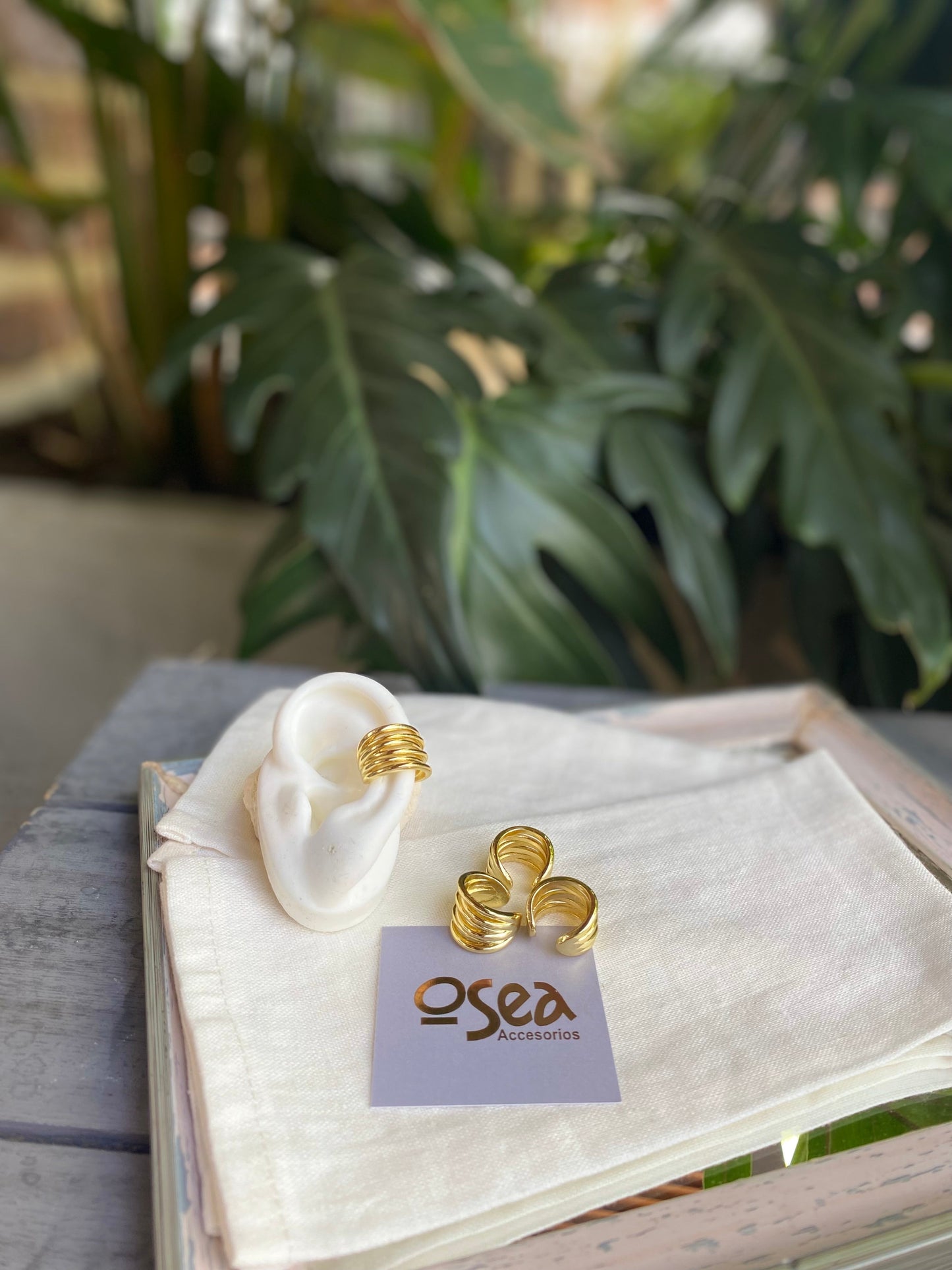 Earcuff rodinado líneas irregulares