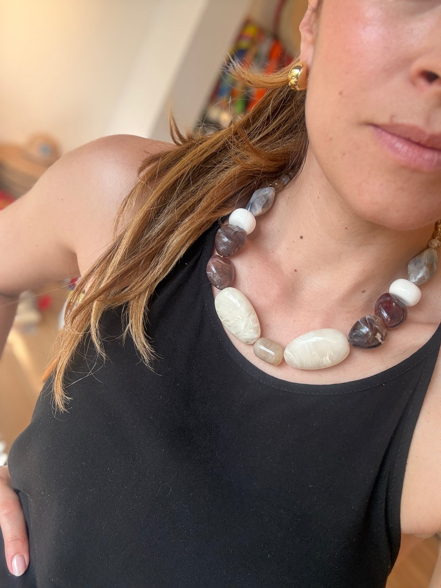 Collar resina beige y café