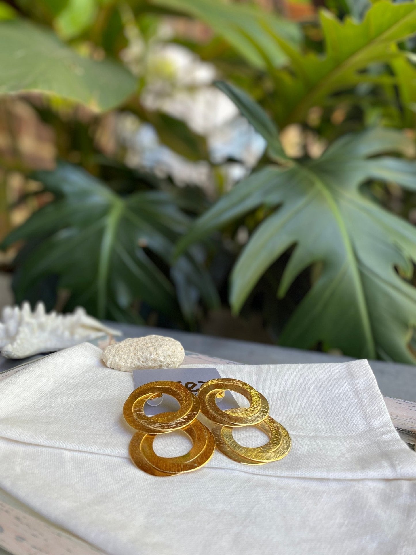 Aretes en bronce doble aro con textura - Osea accesorios