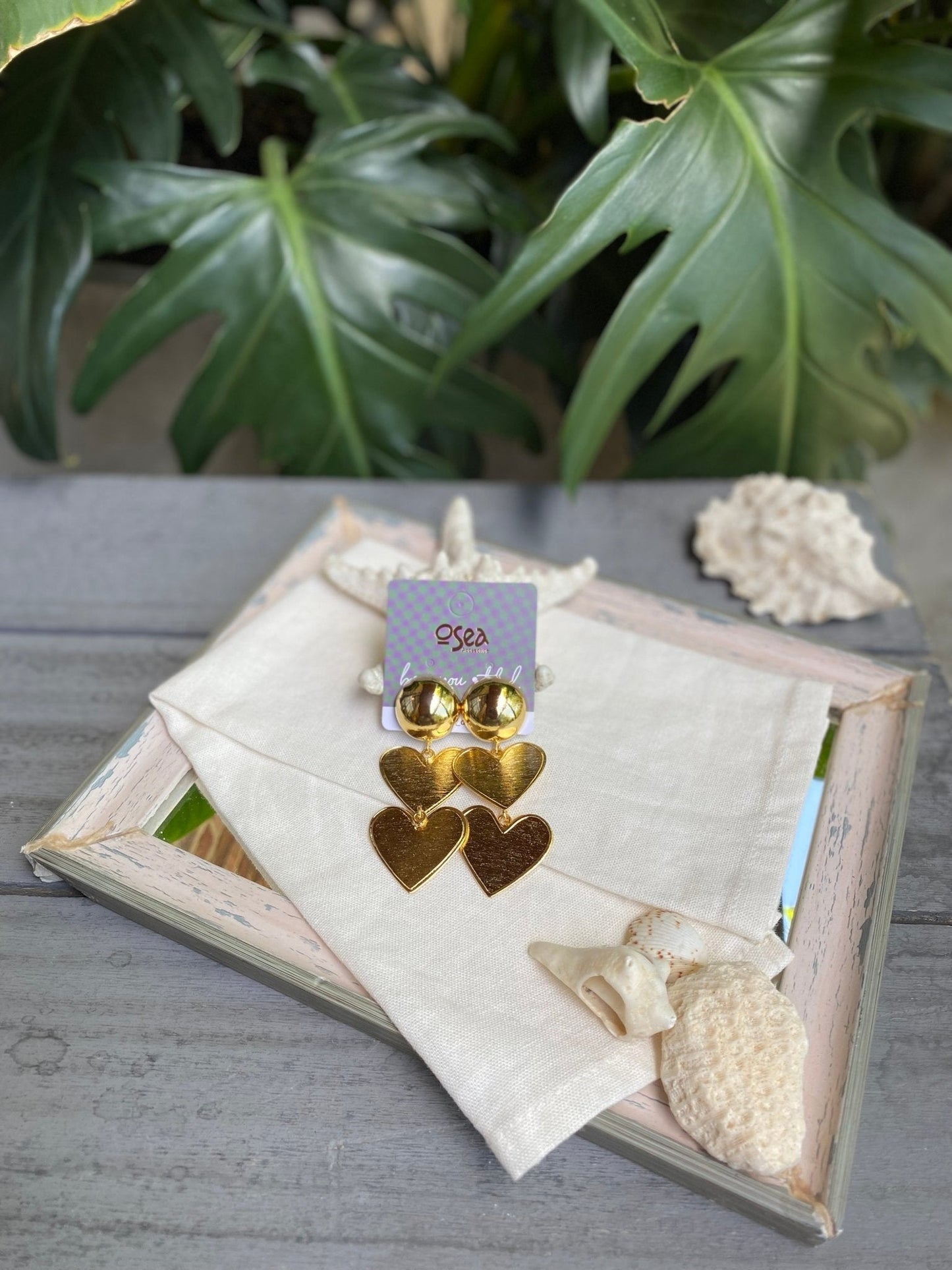 Aretes en bronce media bola y doble corazón - Osea accesorios