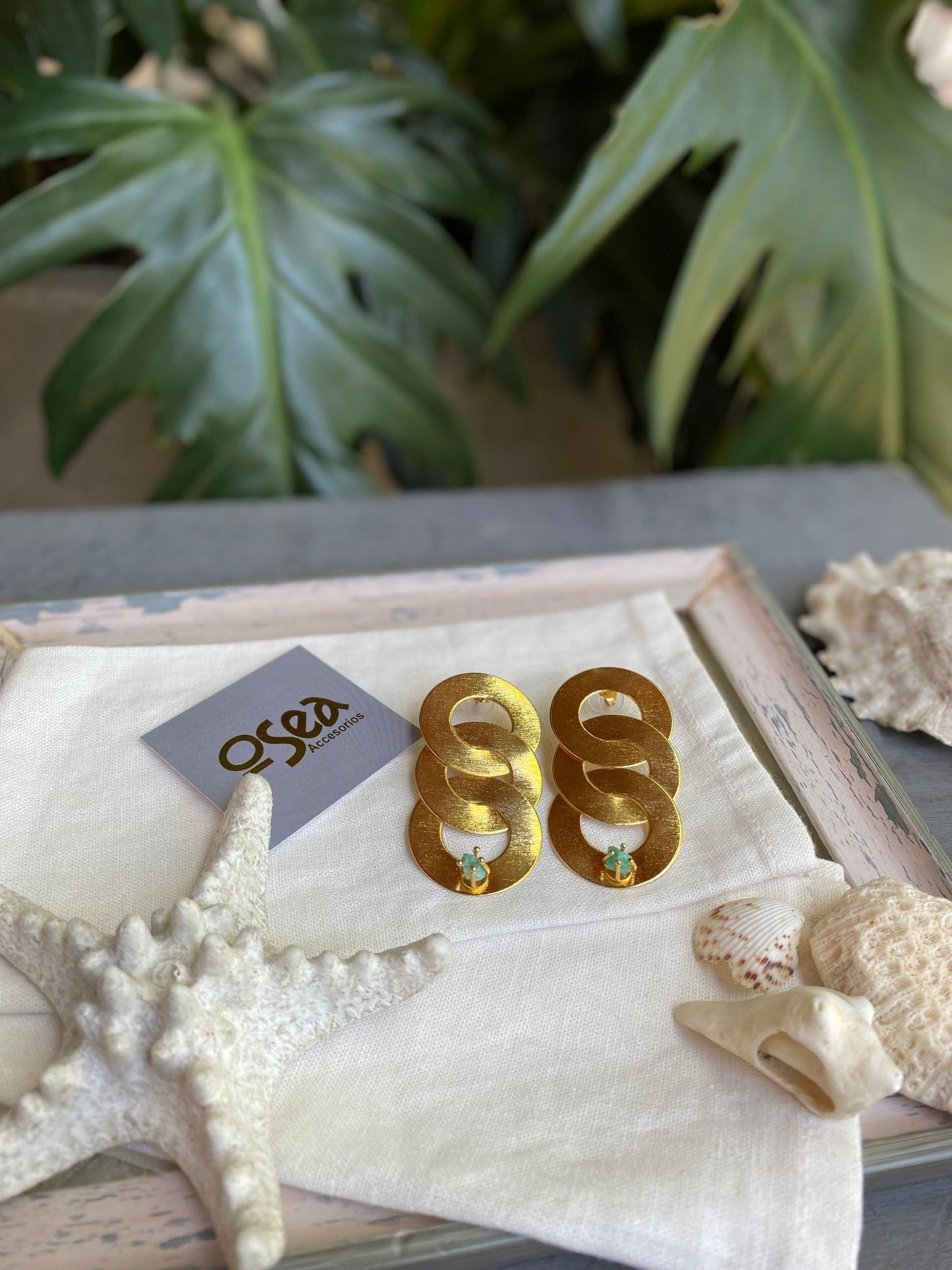 Aretes en bronce triple aro con murralla de esmeralda - Osea accesorios