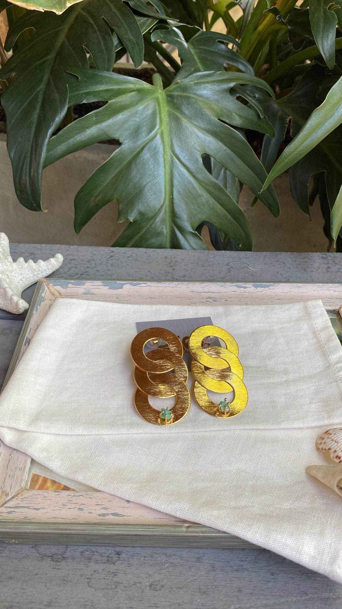 Aretes en bronce triple aro con murralla de esmeralda - Osea accesorios