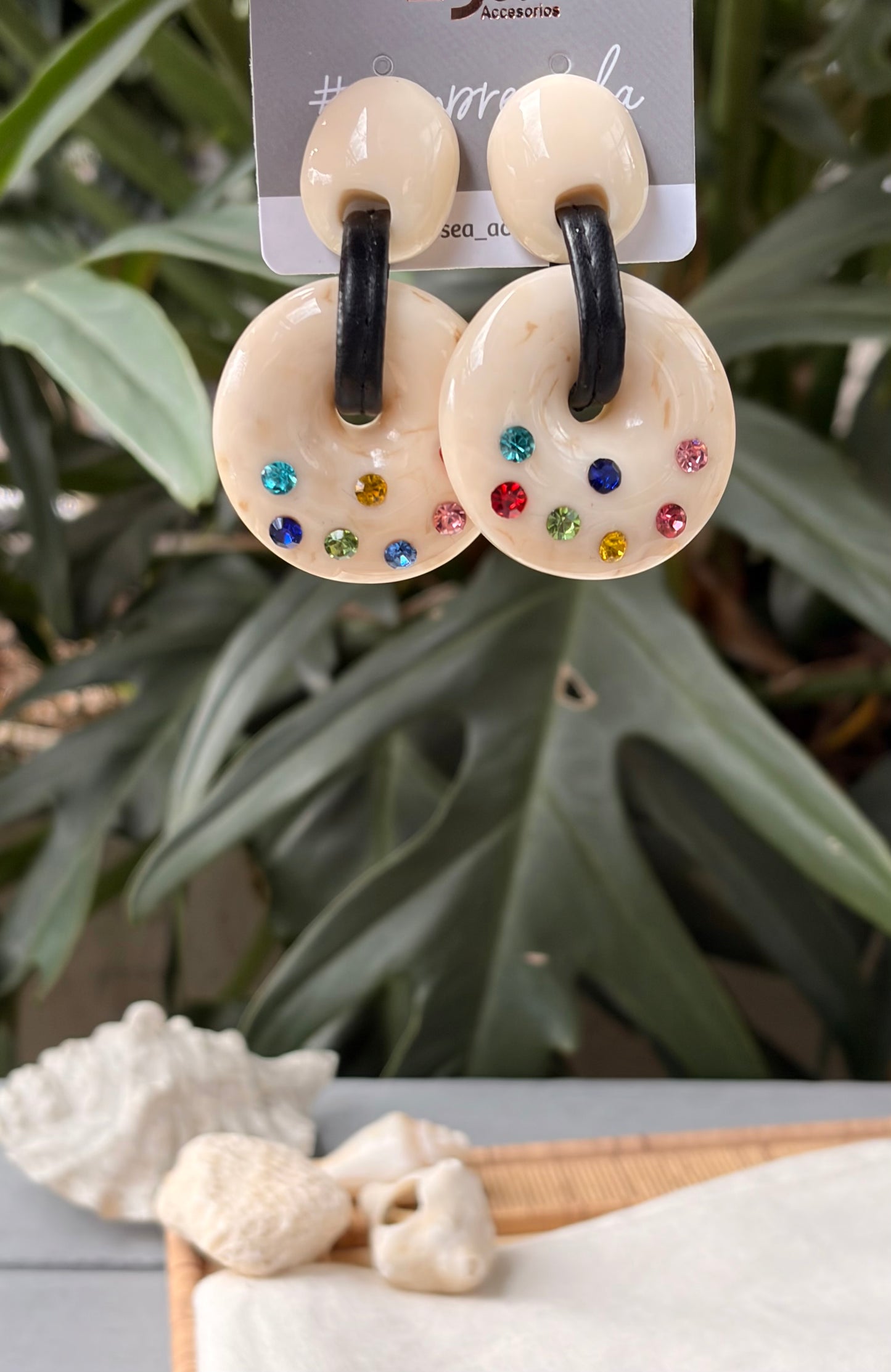 Aretes esferas resina con piedras colores