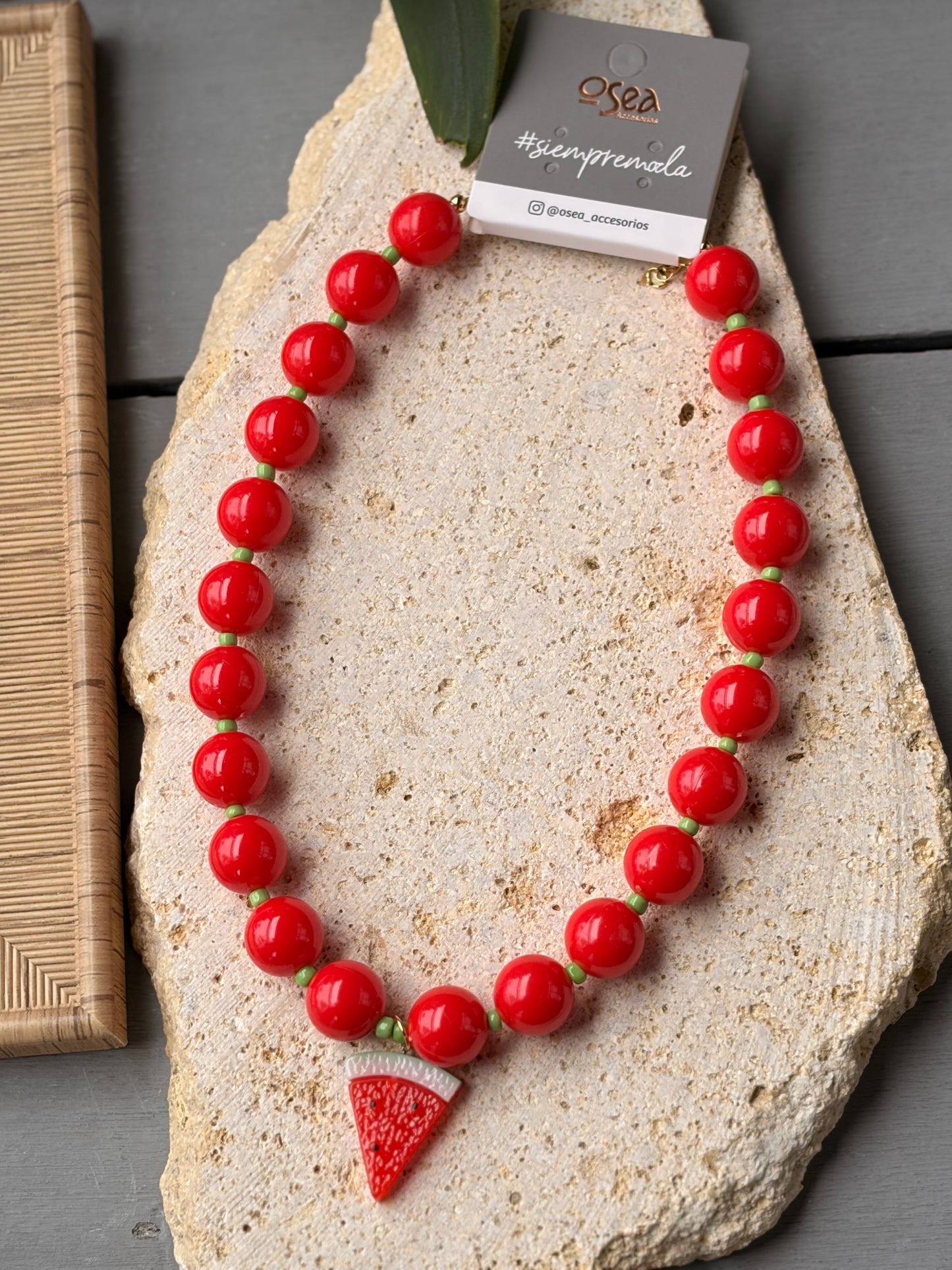 Collar bolas rojas y mostacillas dije sandía