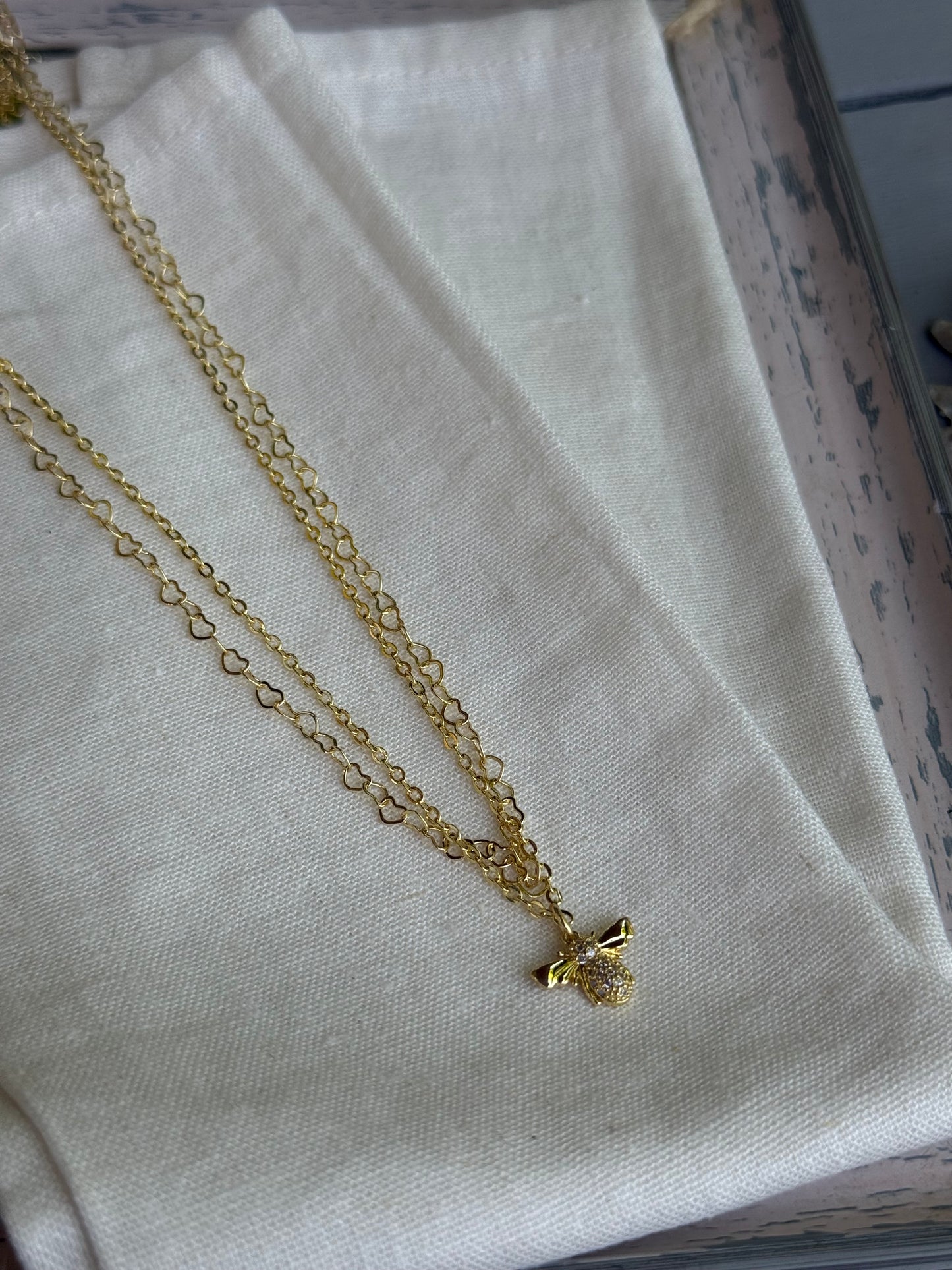 Collar doble rodinado abeja piedras