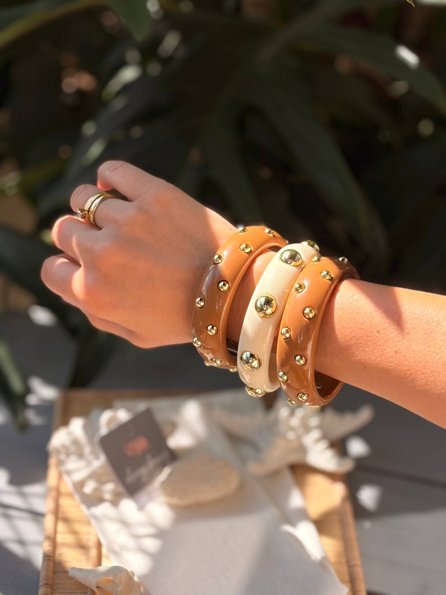 Pulsera en pasta con taches dorados