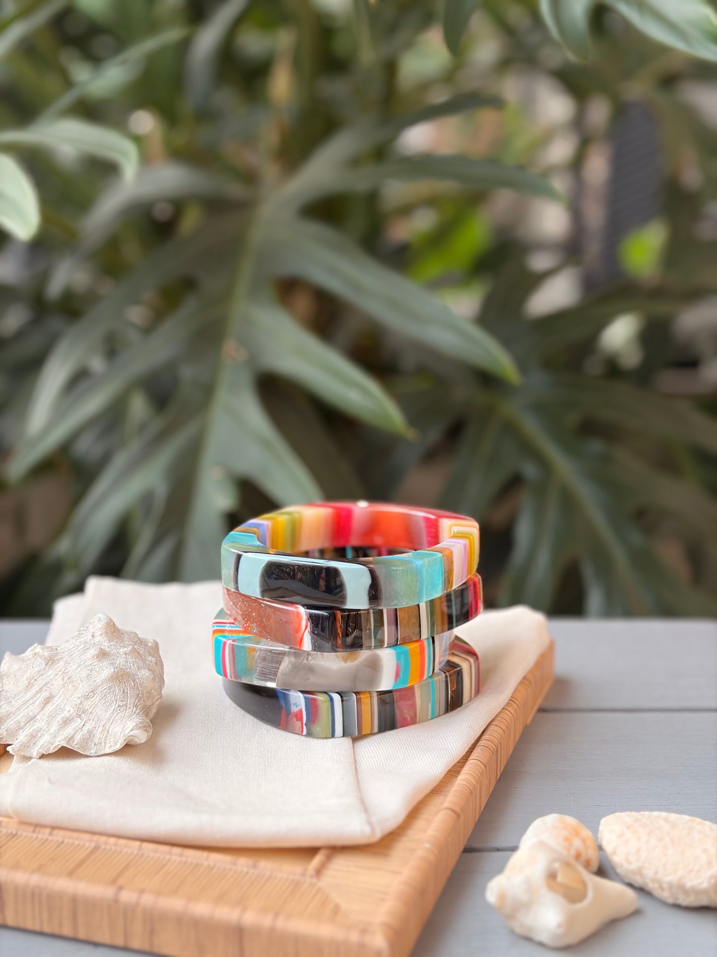 Pulsera cuadrada rayas en resina