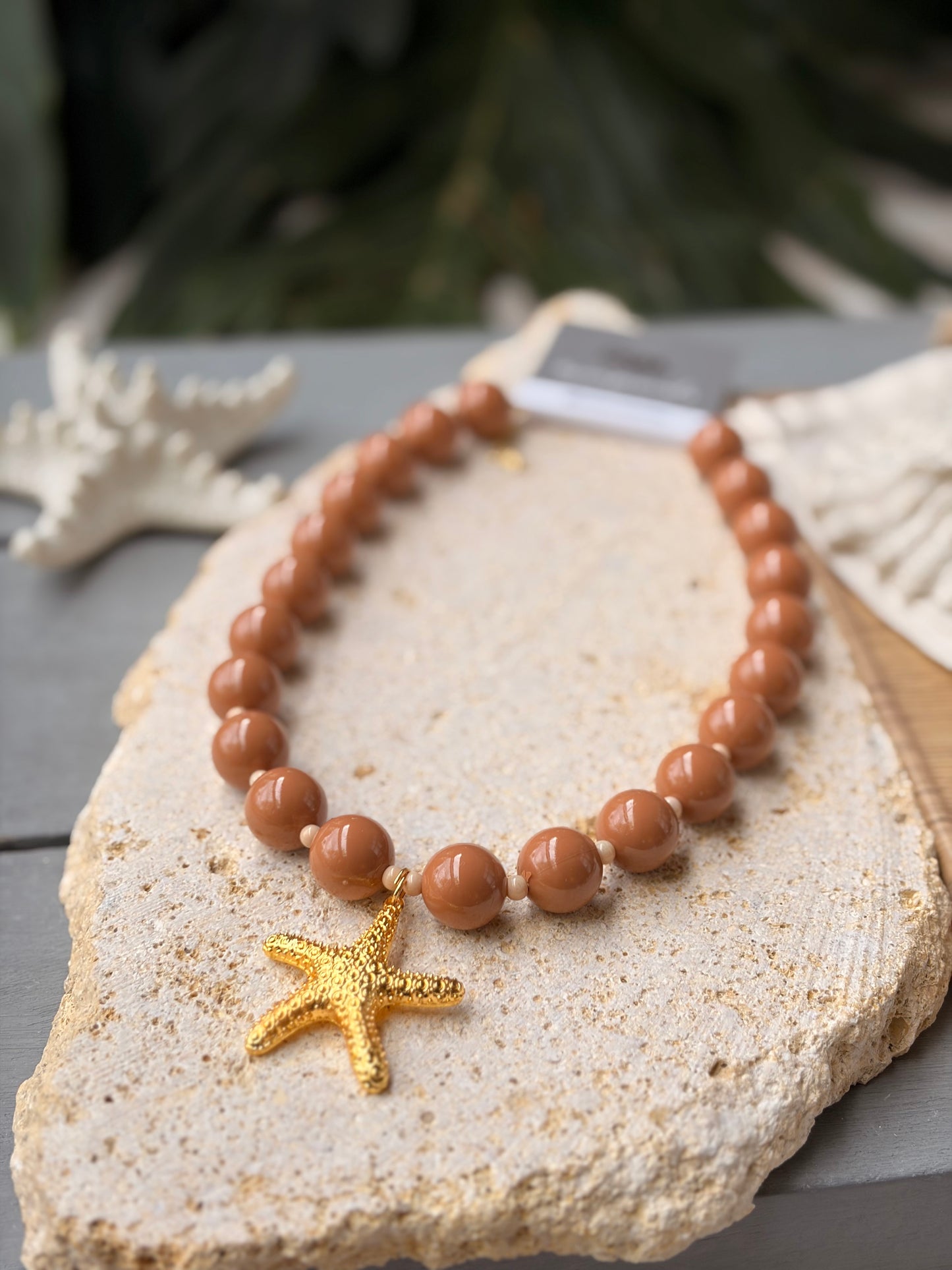 Collar bolas café dije estrella de mar