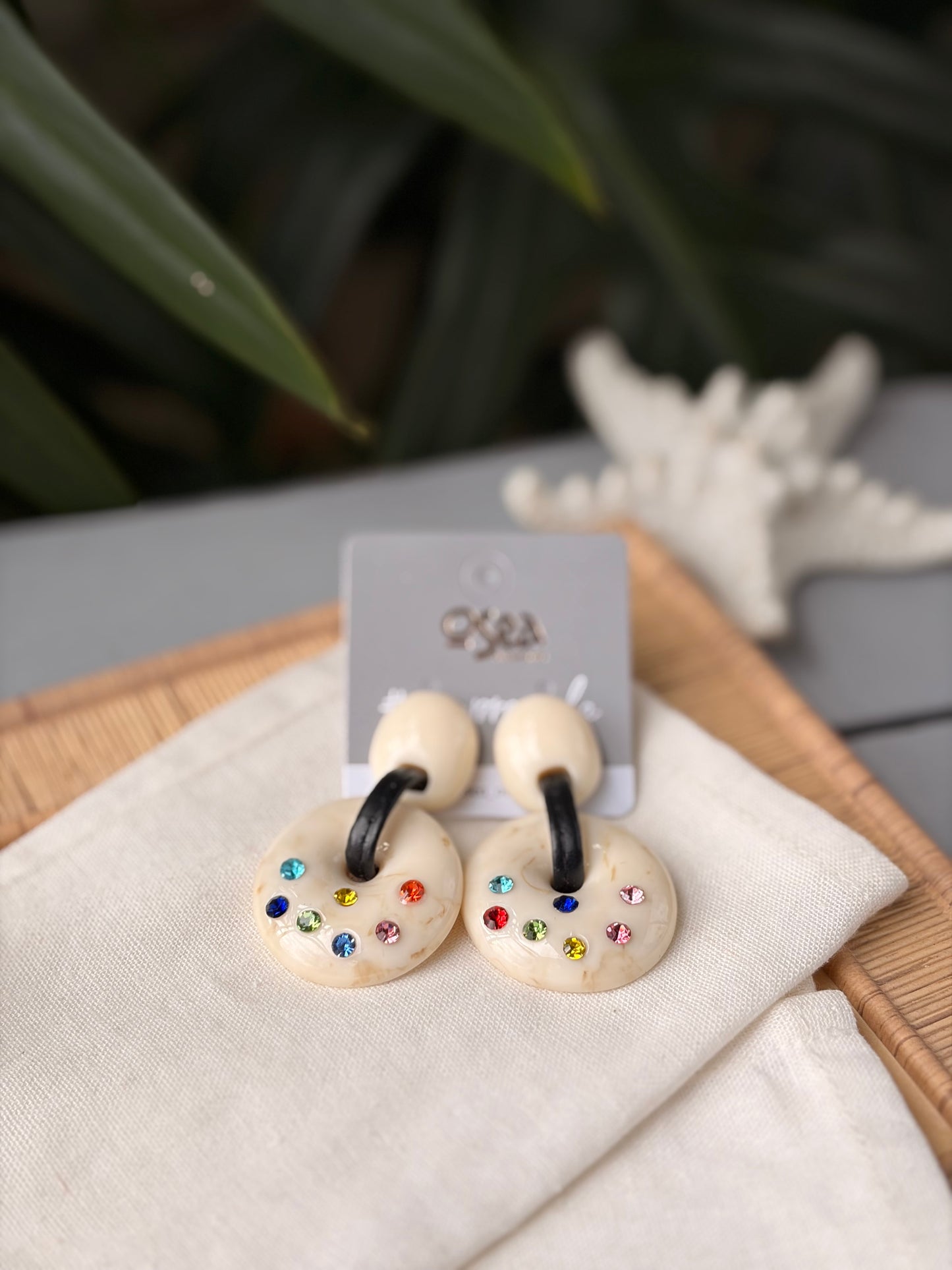 Aretes esferas resina con piedras colores