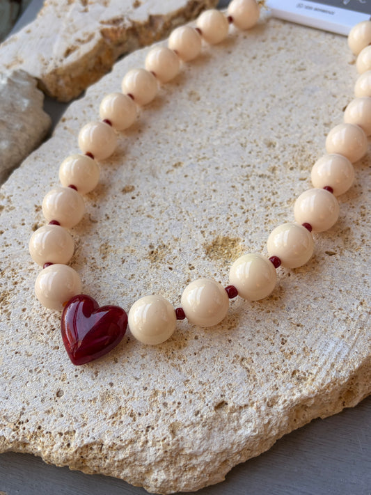 Collar bolas beige claro corazón degradé
