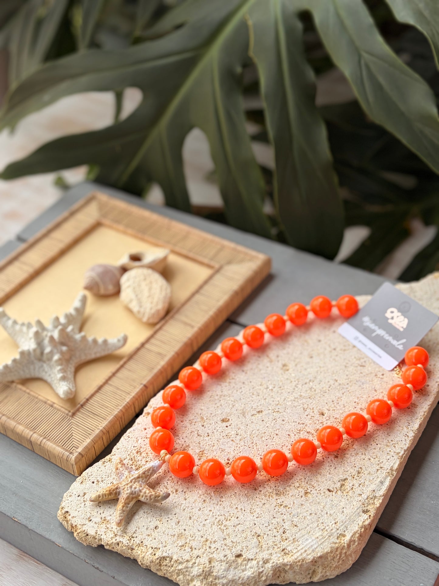 Collar bolas naranja intenso dije estrella de mar