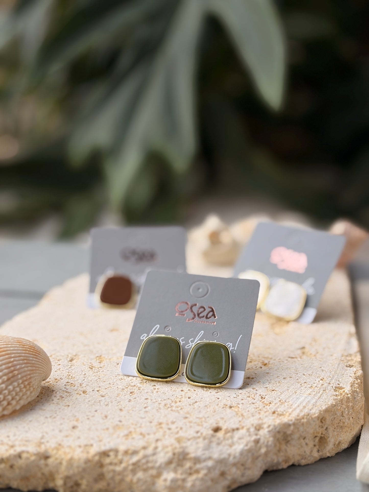 Aretes semi cuadrados rodinados esmaltados