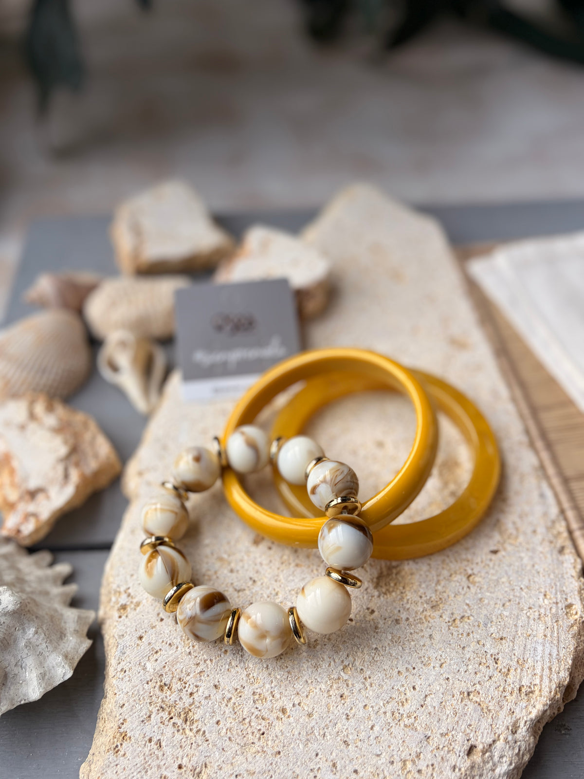 Set de pulseras en resina x 3 bolas y aros