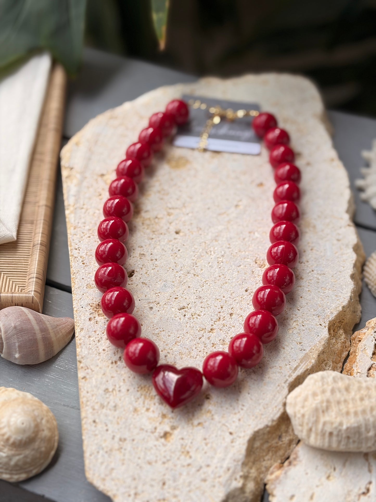 Collar bolas dije corazón vinotinto degradé
