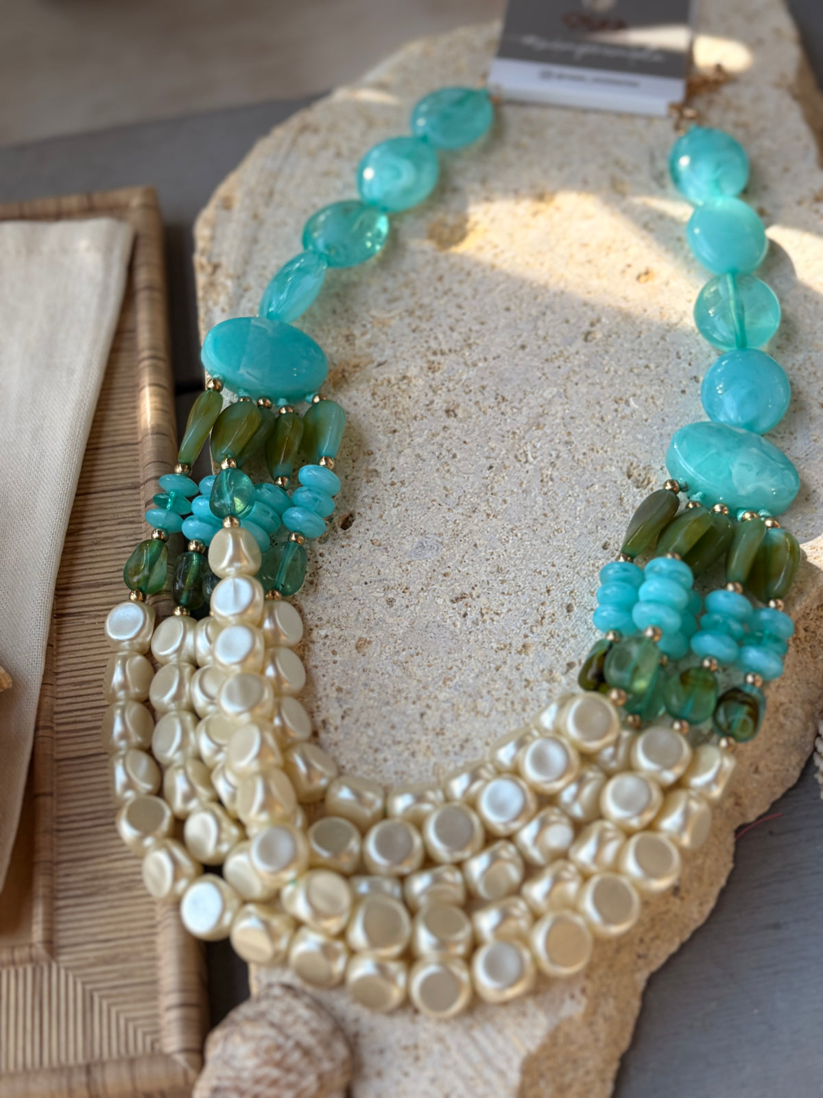 Collar resina y perlas tonos turquesa
