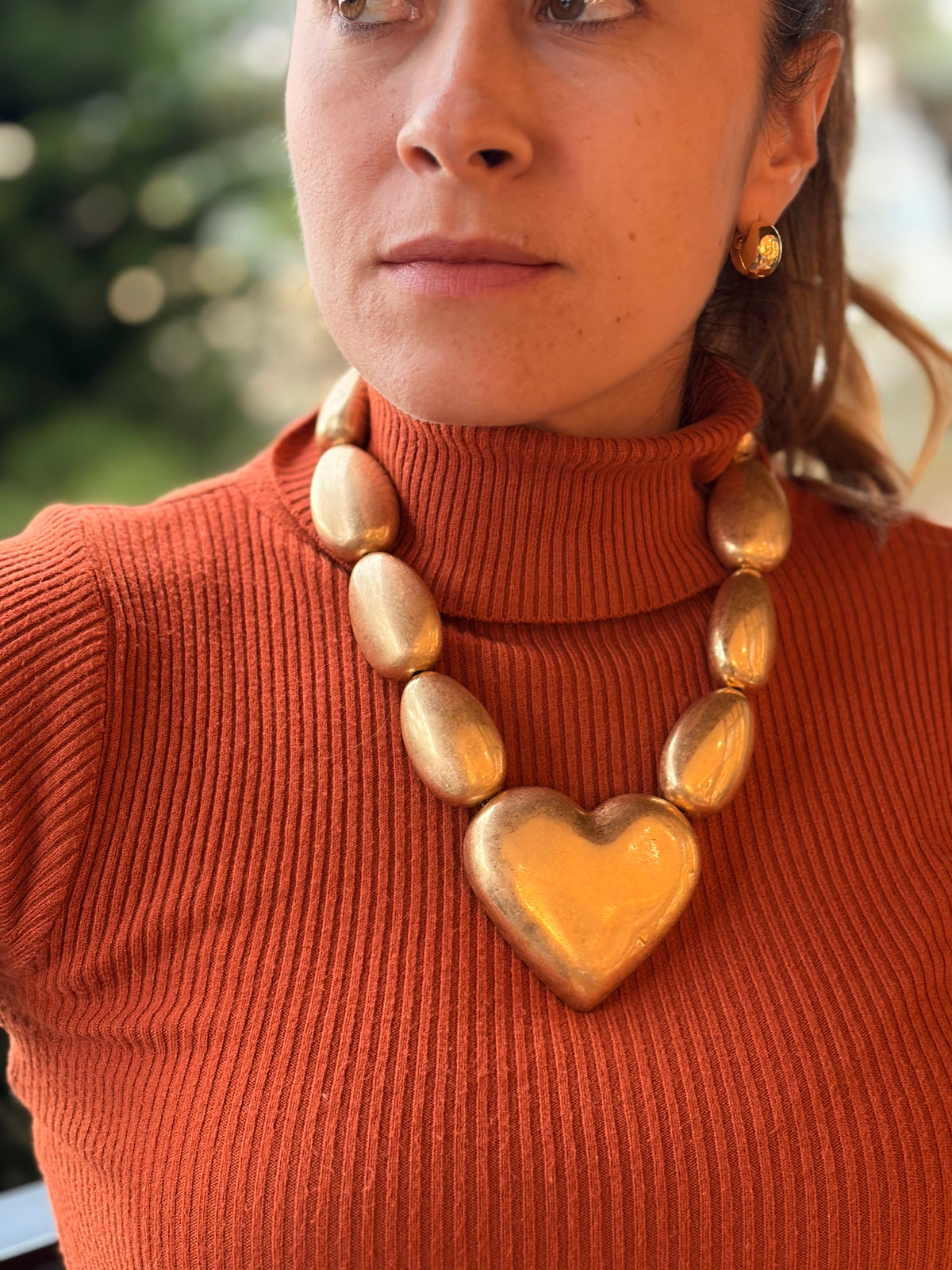 Maxicollar corazón y topos dorado envejecido