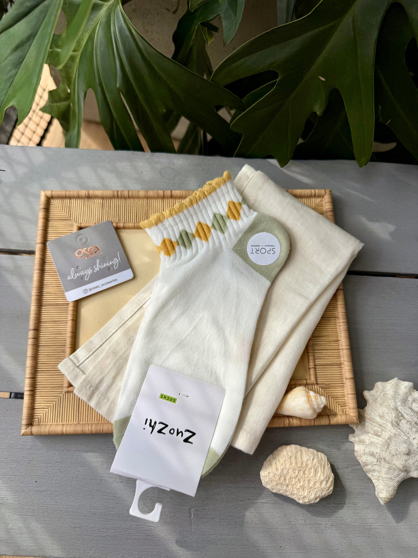 Media con detalles mostaza 💛💛