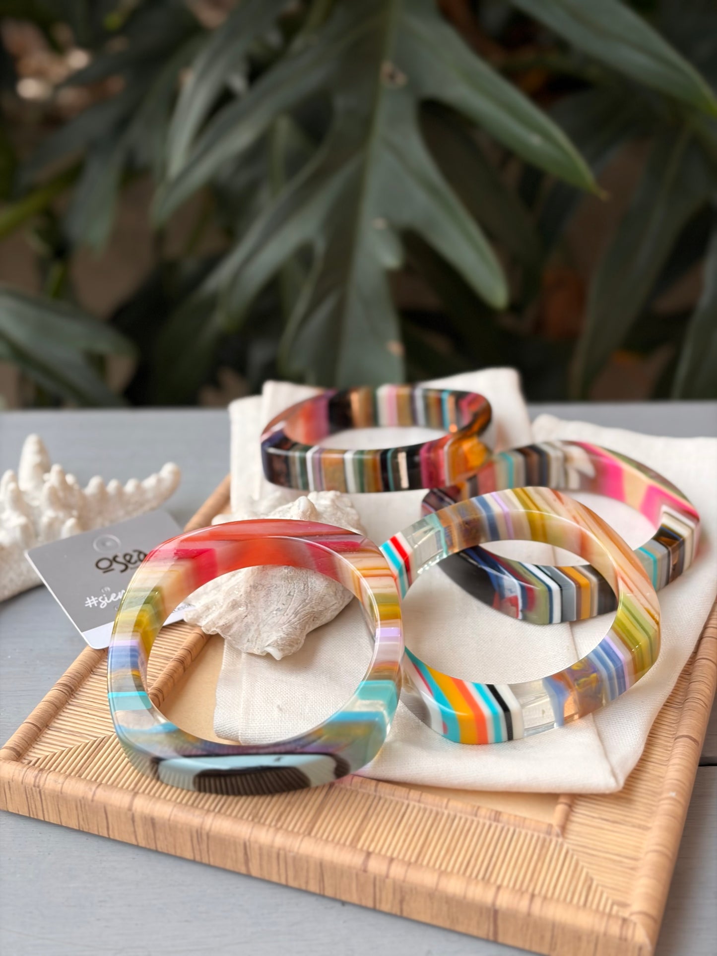 Pulsera cuadrada rayas en resina