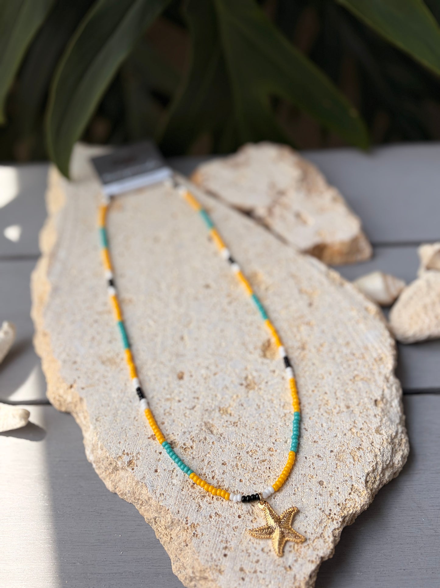Collar mostacilla dije playero con baño en oro 24k