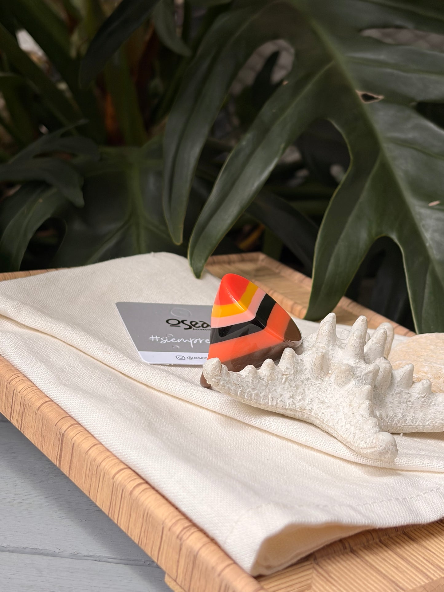 Anillo multicolor en resina